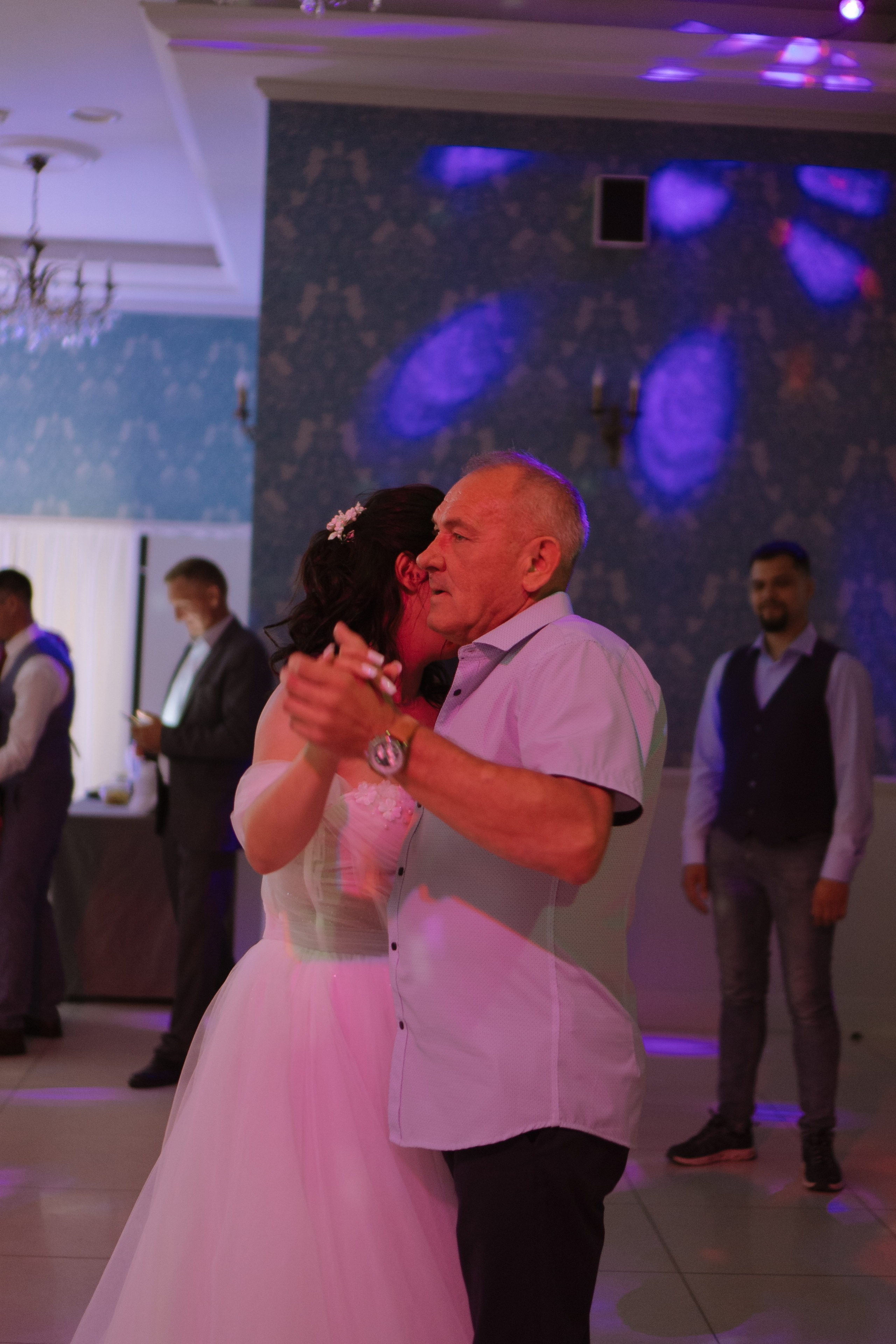 ТАНЕЦ ОТЦА И ДОЧЕРИ НА БАНКЕТЕ (СВАДЕБНАЯ ФОТОСЕСИИЯ БАНКЕТА). Профессиональный фотограф, Санкт-Петербург — Виктория Богомолова
