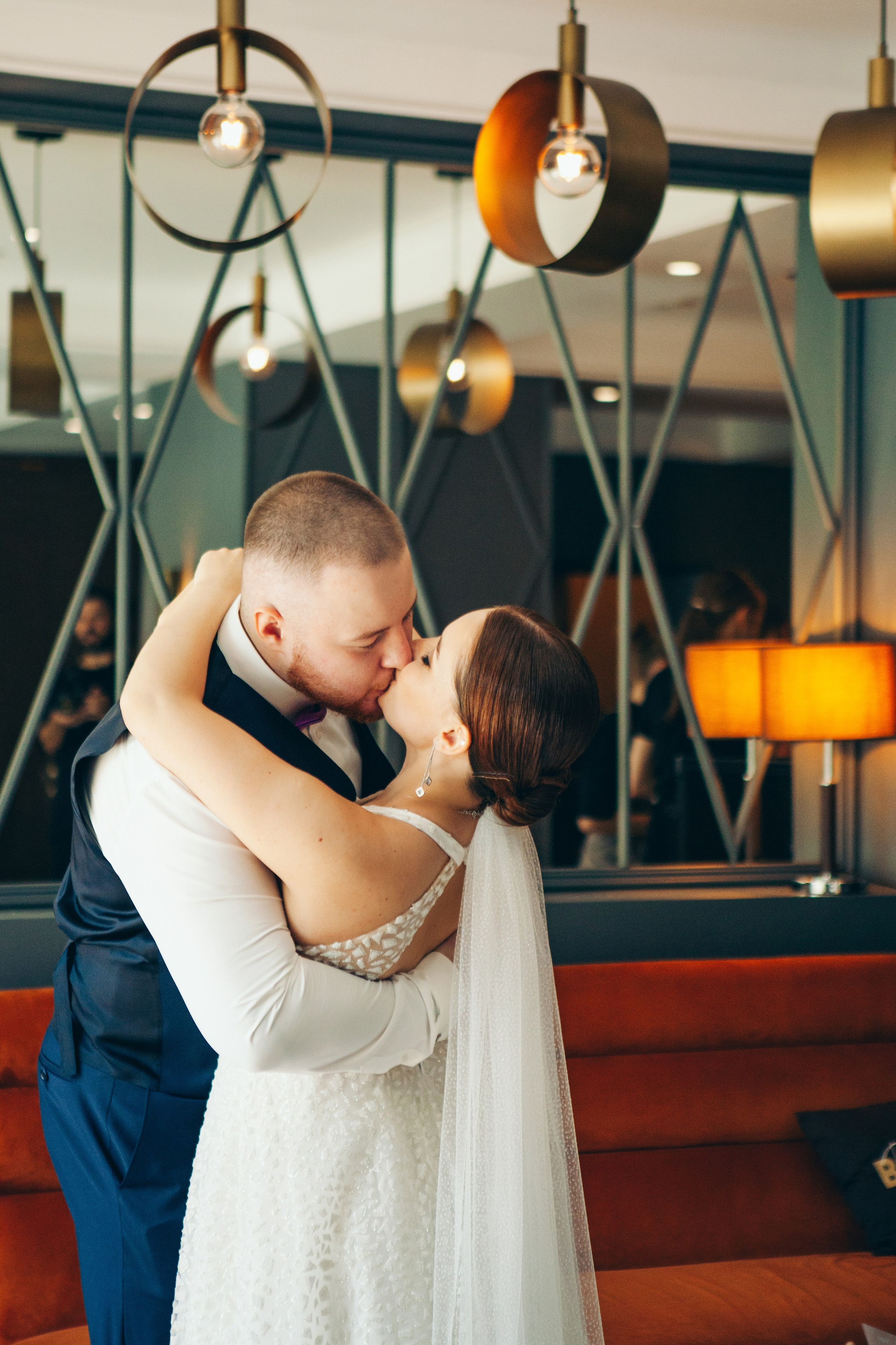 Свадебная фотосессия в отеле hartwell hotel и на патриарших прудах. Фотограф Ольга Ефремова