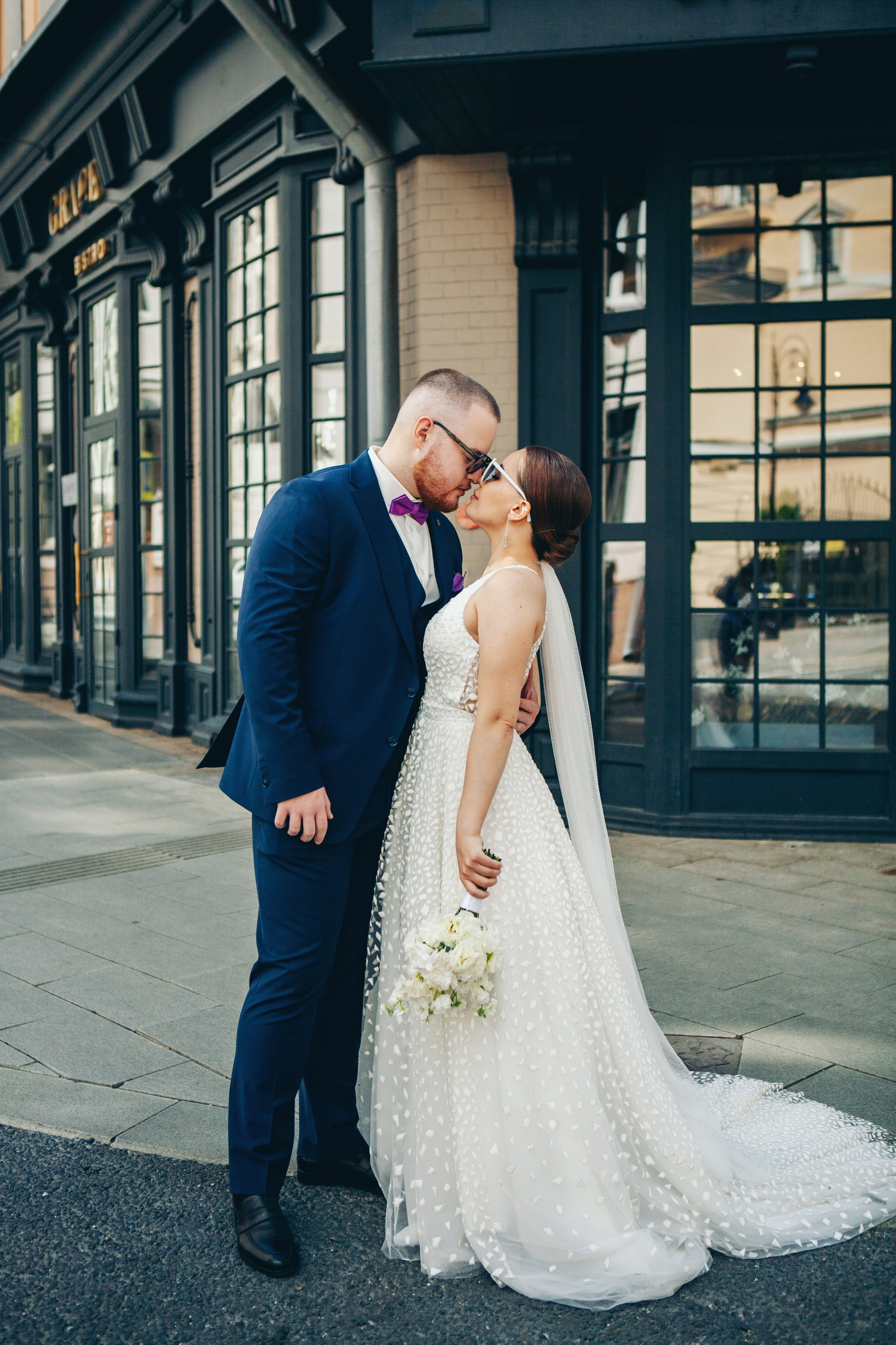 Свадебная фотосессия в отеле hartwell hotel и на патриарших прудах. Фотограф Ольга Ефремова