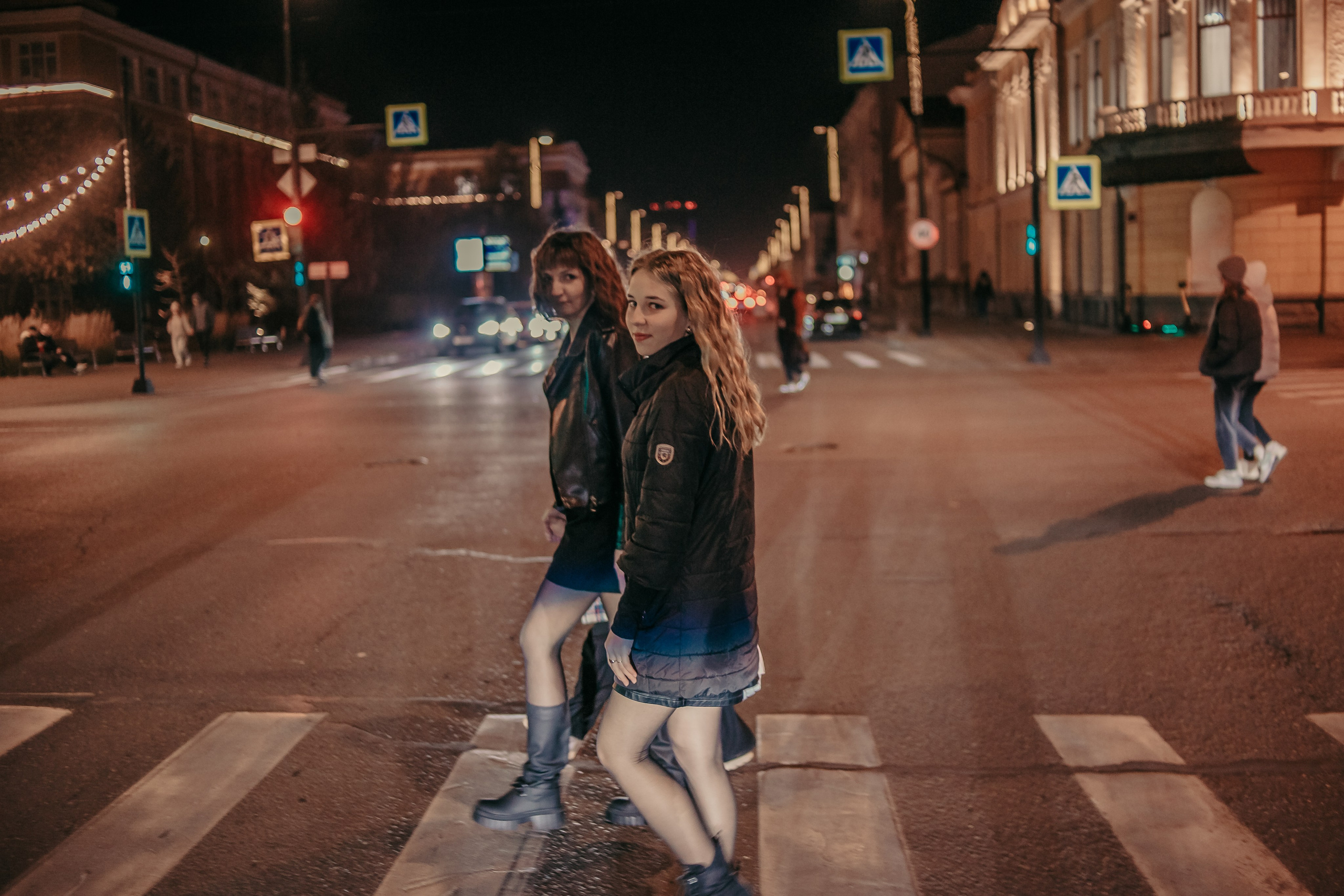 Ирина, Яна, Лера. Вечерняя прогулка. Фотограф Регина Крикунова г. Красноярск