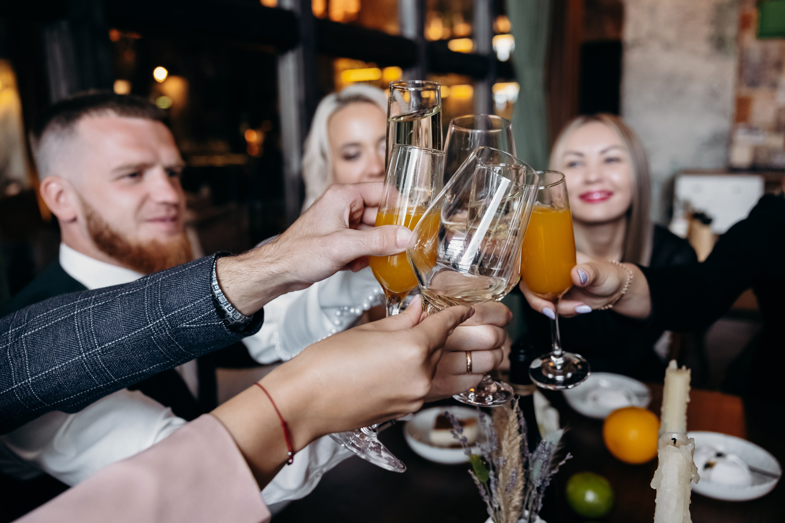 Александр и Елена (сборы, ресторан). Фотограф свадебный семейный в Красноярске Шукшина Наталья