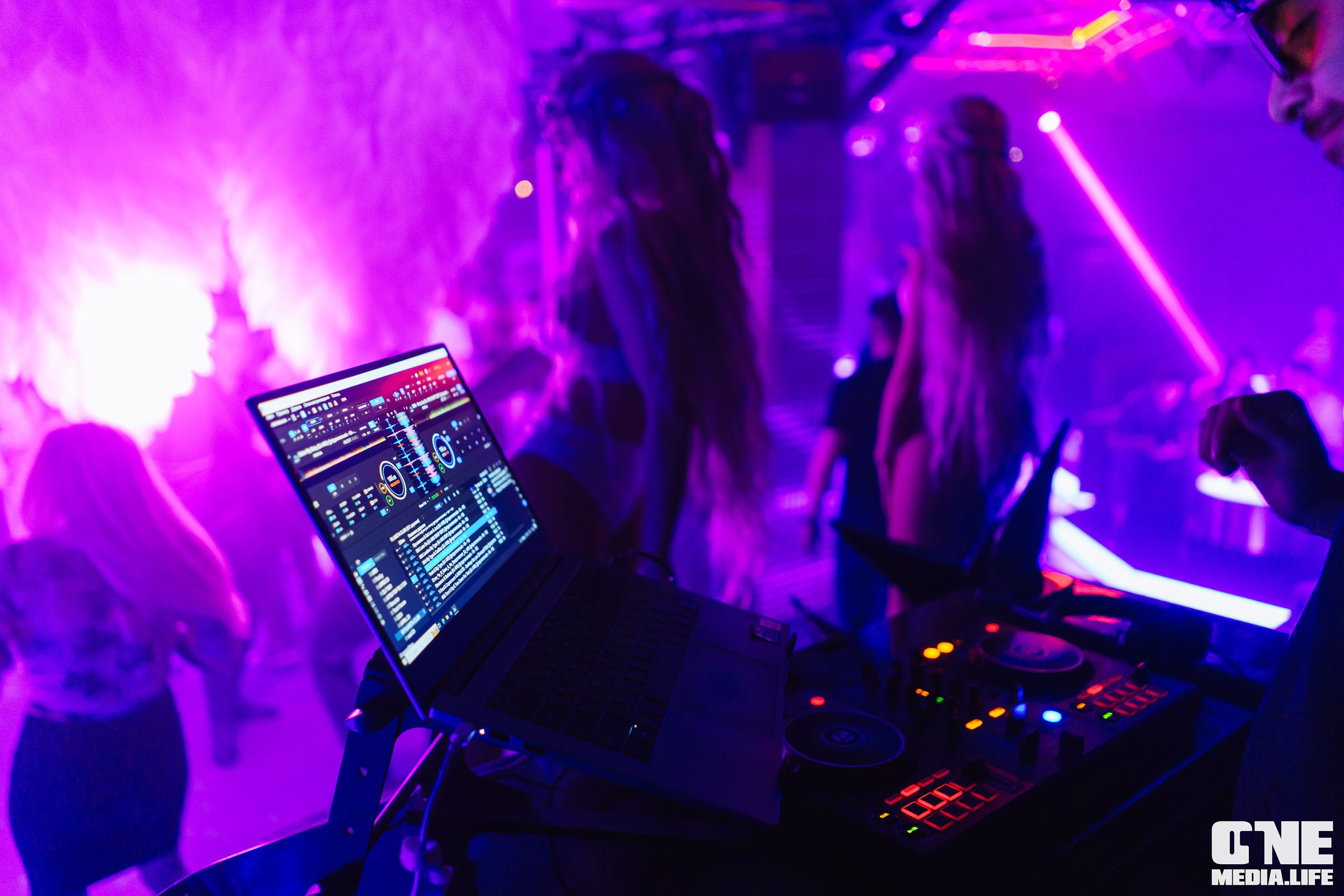 Фоторепортаж из Планеты. One Media Life: фоторепортажи, фотоотчеты с мероприятий и заведений