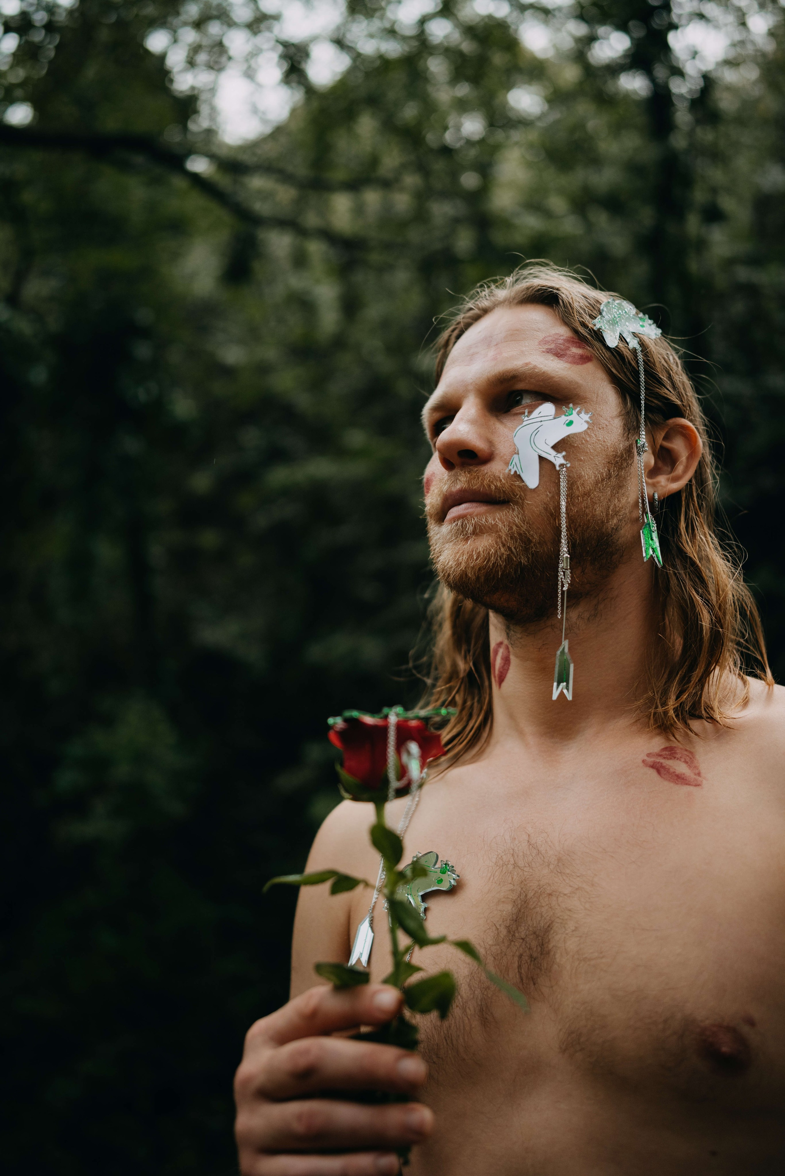 Съемка для бренда славянских украшений в лесу. Портретный и свадебный фотограф в Тбилиси • xeniqo