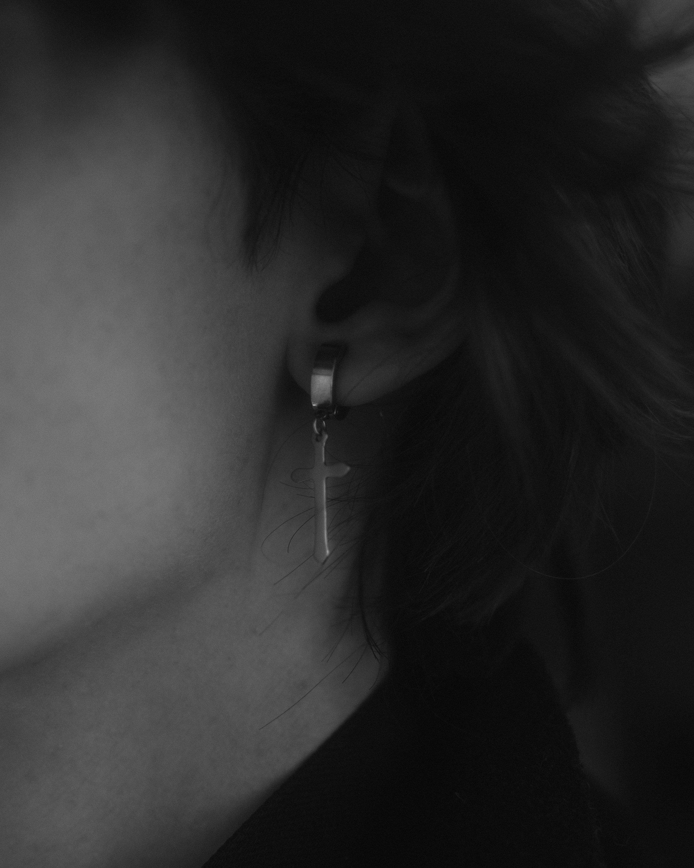 Мужская чб фотосессия в студии на циклораме в Казани