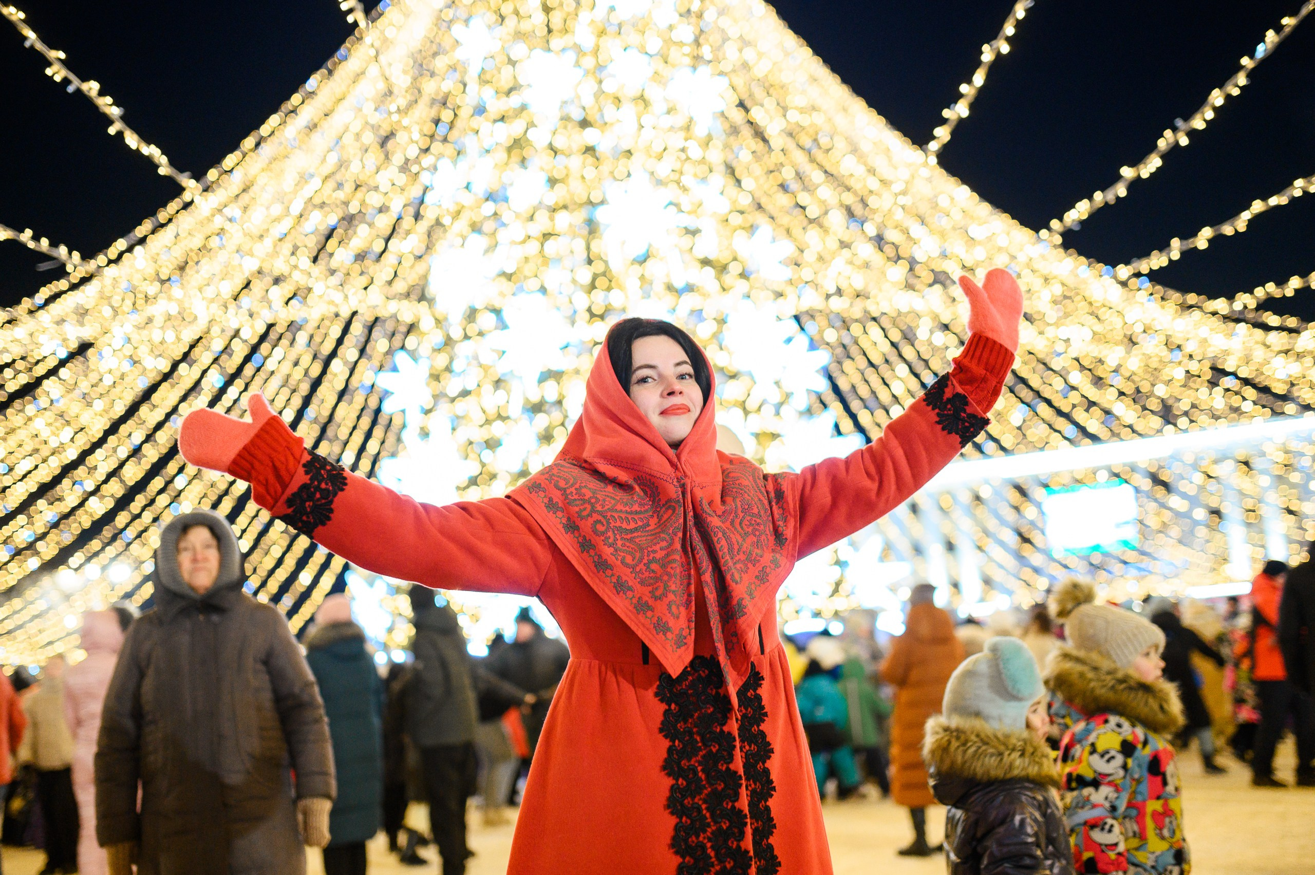 Новогодние волонтеры | Открытие Новогодней столицы Кирова 2025. Репортажный фотограф в Кирове Александр Лутошкин