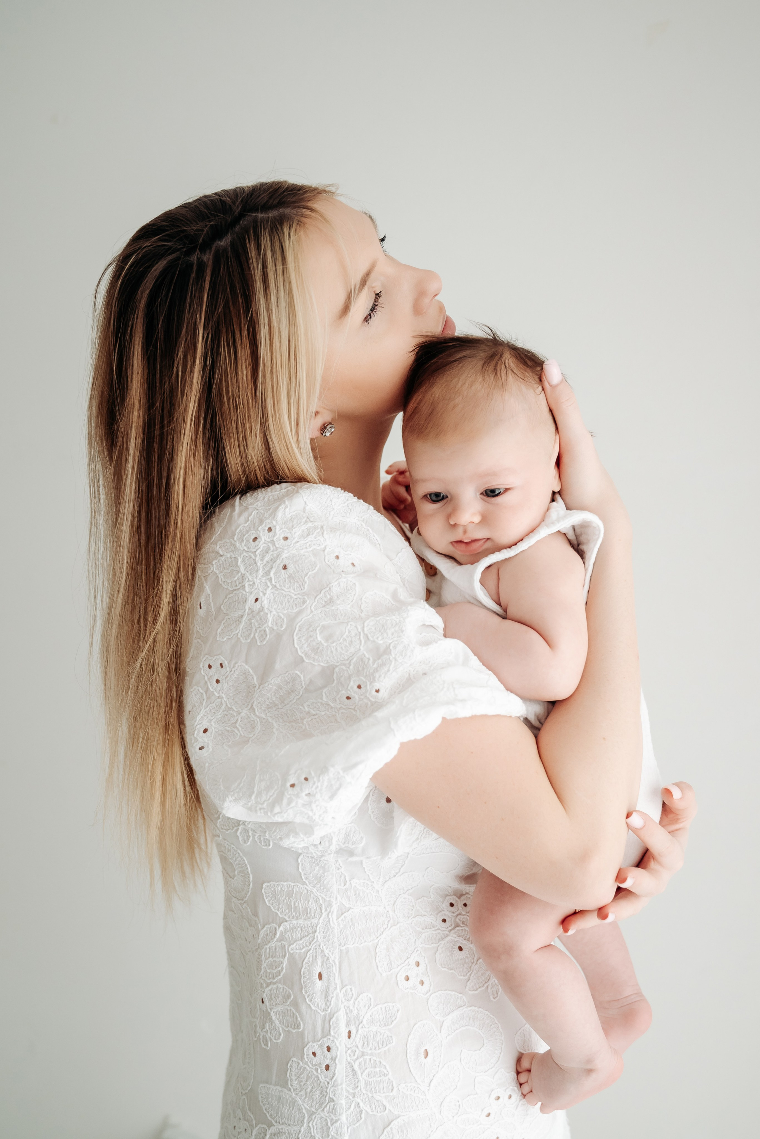 Newborn. Фотограф Татьяна Ульянова. Съёмка выписки из роддома, Таинства Крещения
