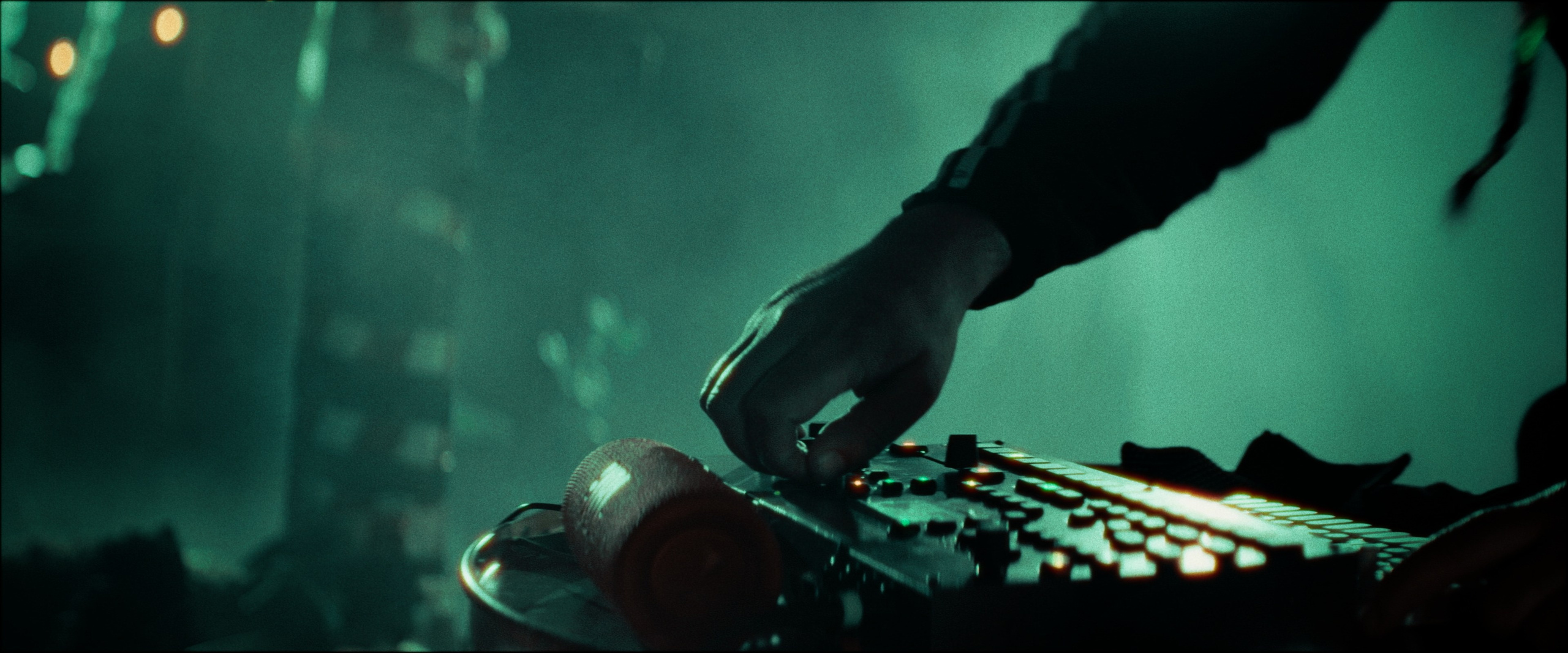 Музыкальной видео Дрен из винений. Цветокоррекция кино, рекламы и клипов. В Алматы и по всему миру. Юрий Косяков