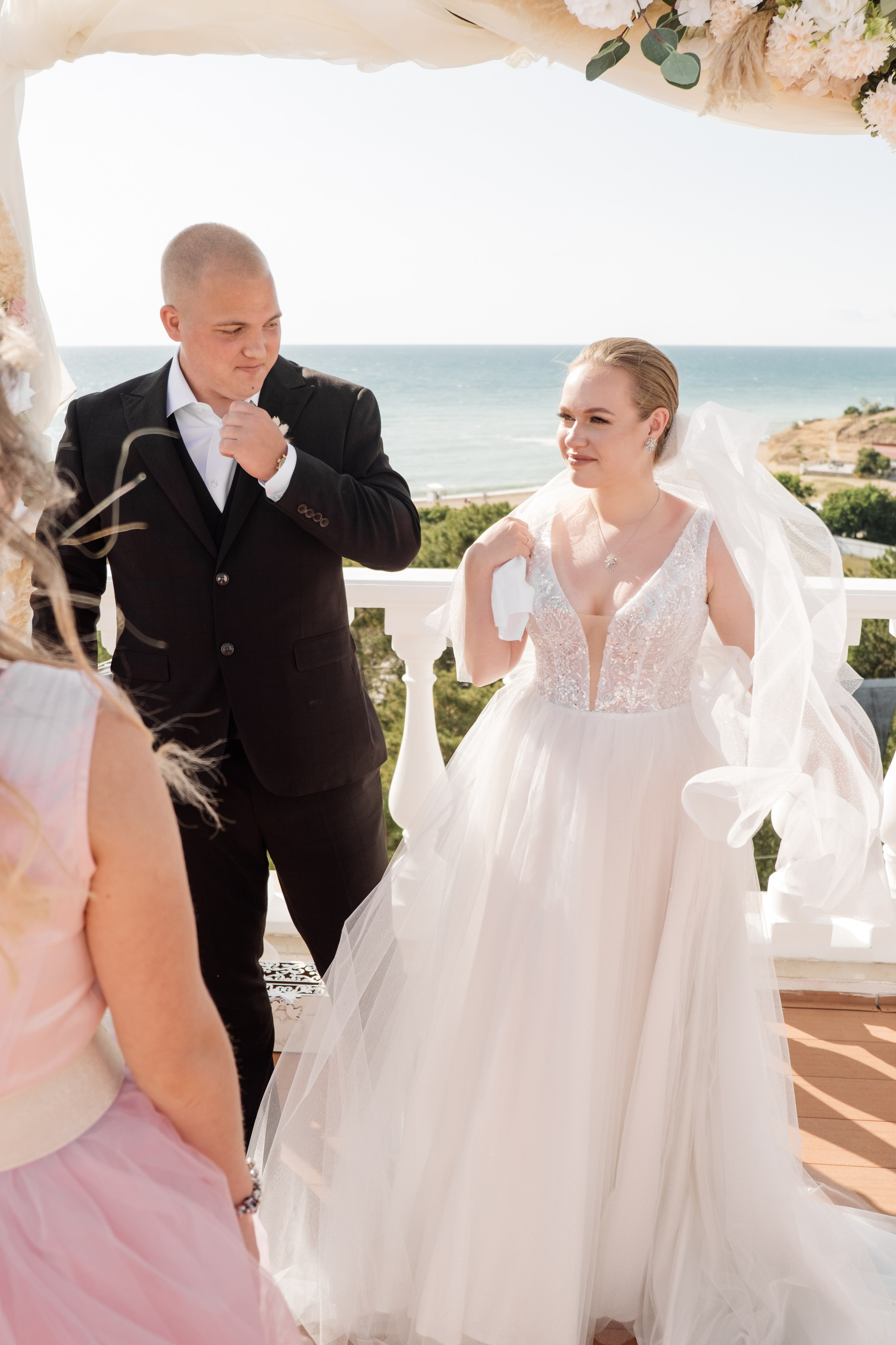 Свадебный ретопртаж. Профессиональная фотосъемка в Крыму. Натуральные эмоции и живые кадры. Забронируйте дату прямо сейчас!