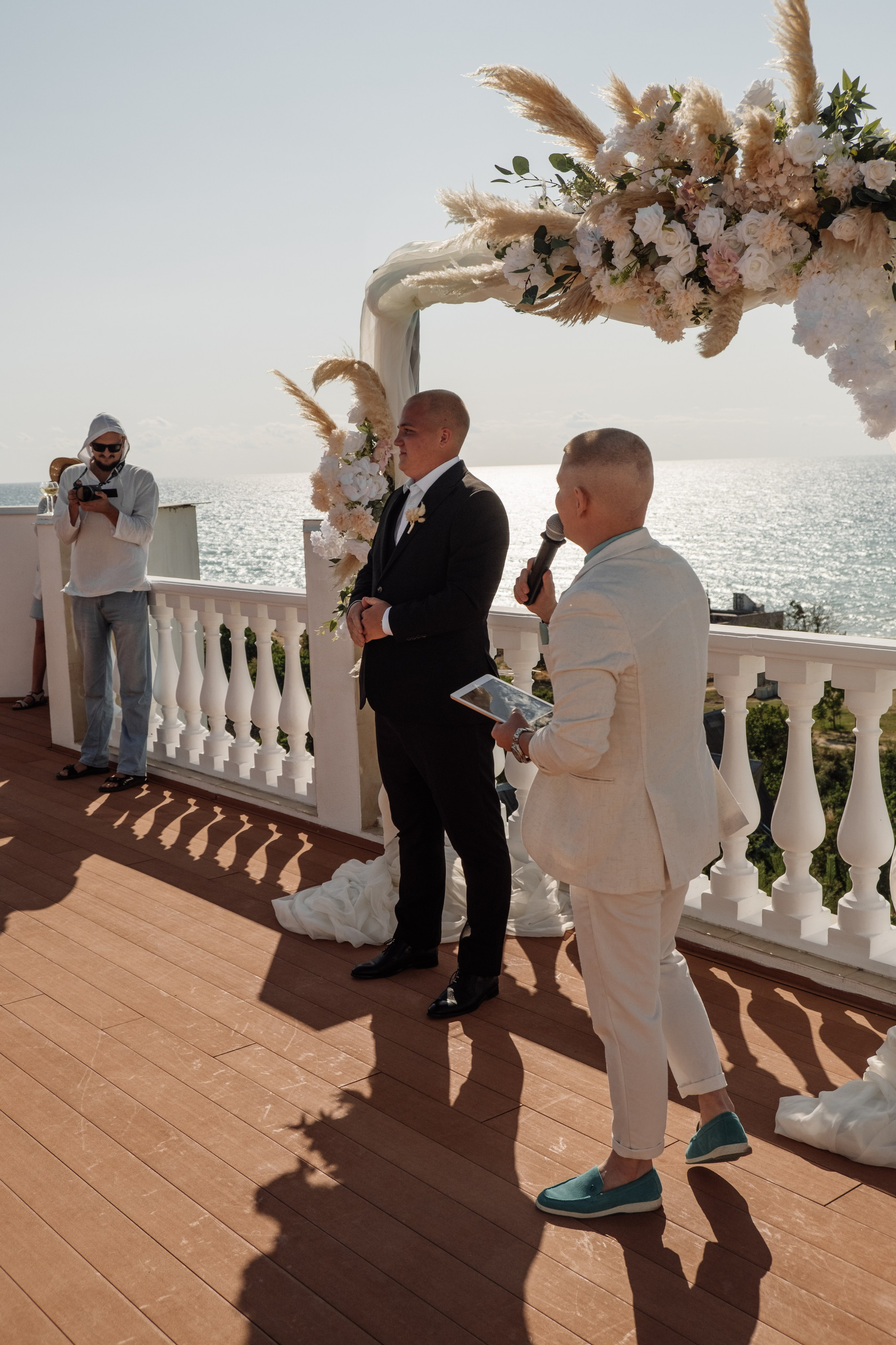 Свадебный ретопртаж. Профессиональная фотосъемка в Крыму. Натуральные эмоции и живые кадры. Забронируйте дату прямо сейчас!