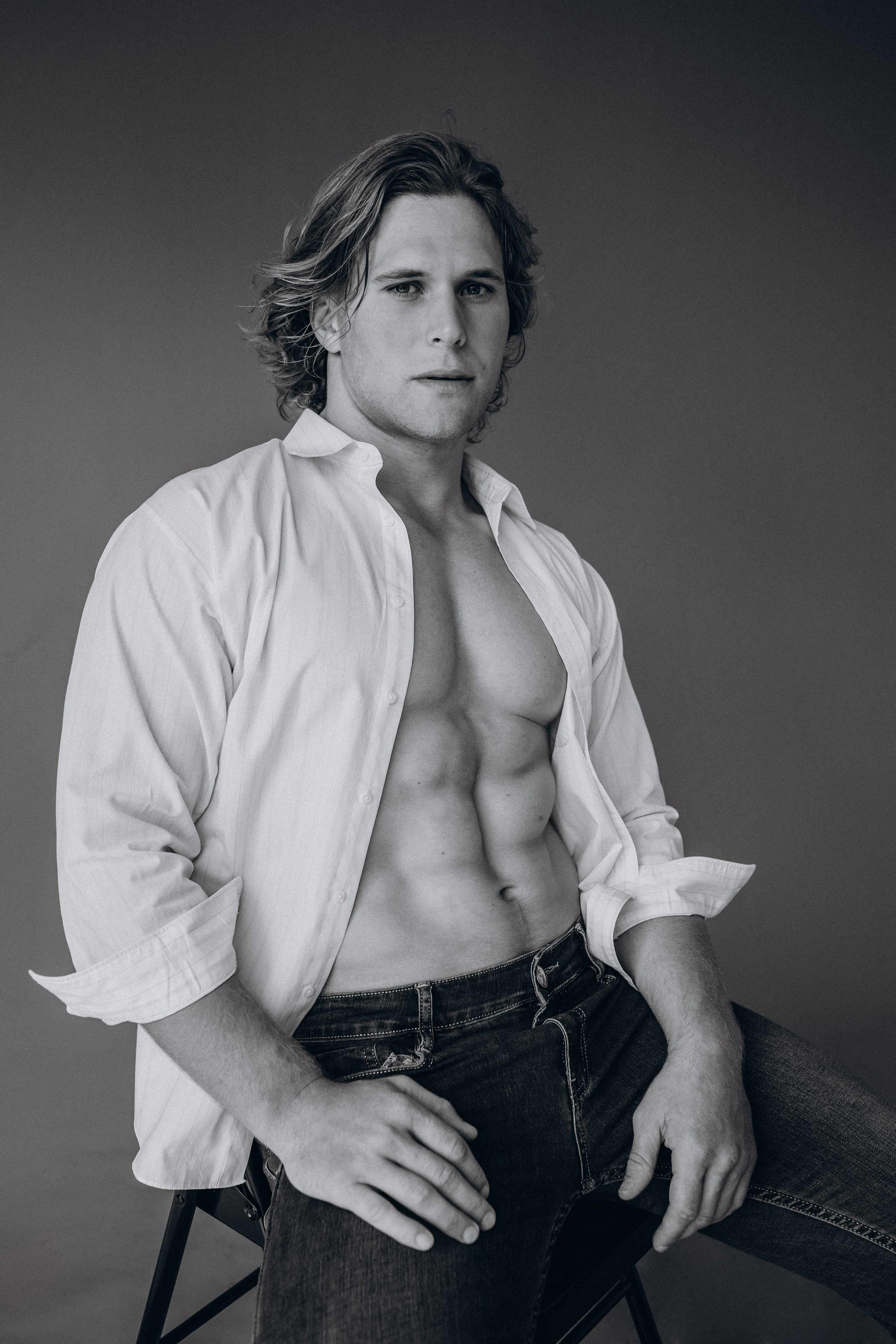 Мужской портрет в студии. Главная