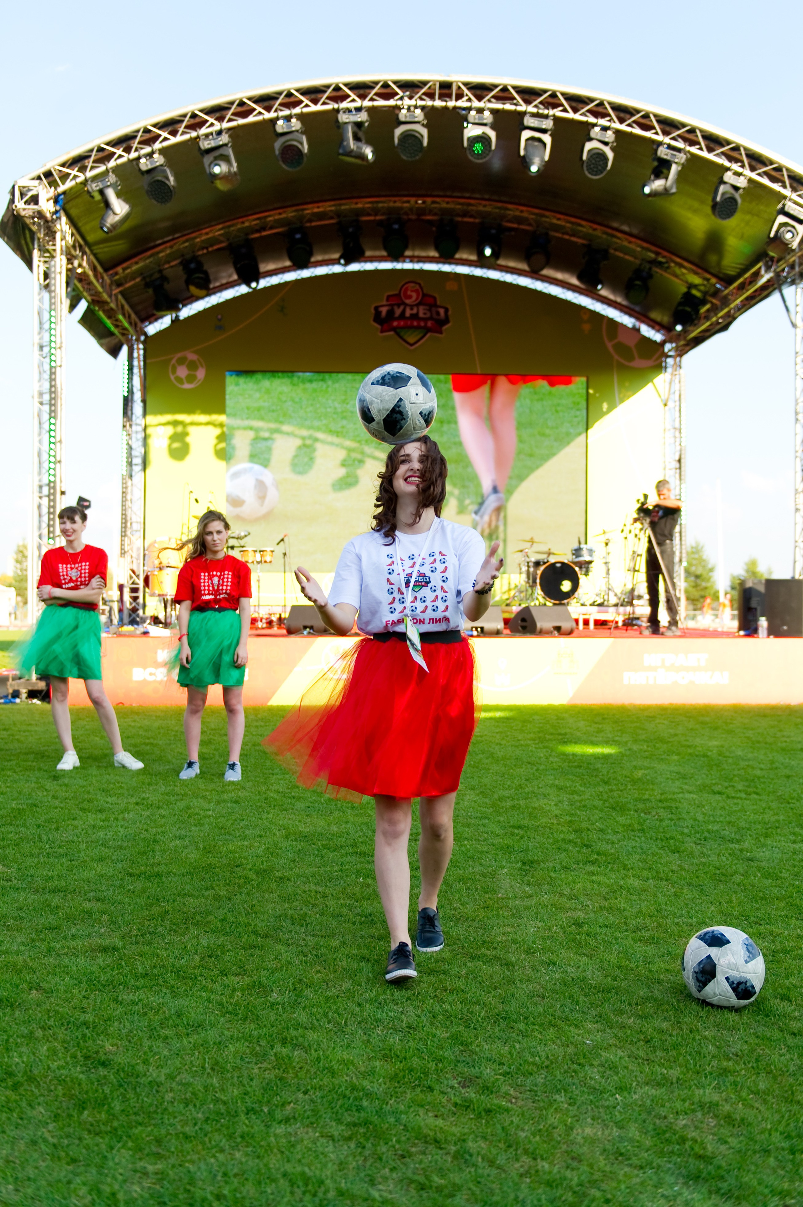 Турбофутбол (корпоративное соревнование «Пятерочки»). Репортажный фотограф и видеограф Слава Думчев. Тимбилдинги, отчетники, корпоративы