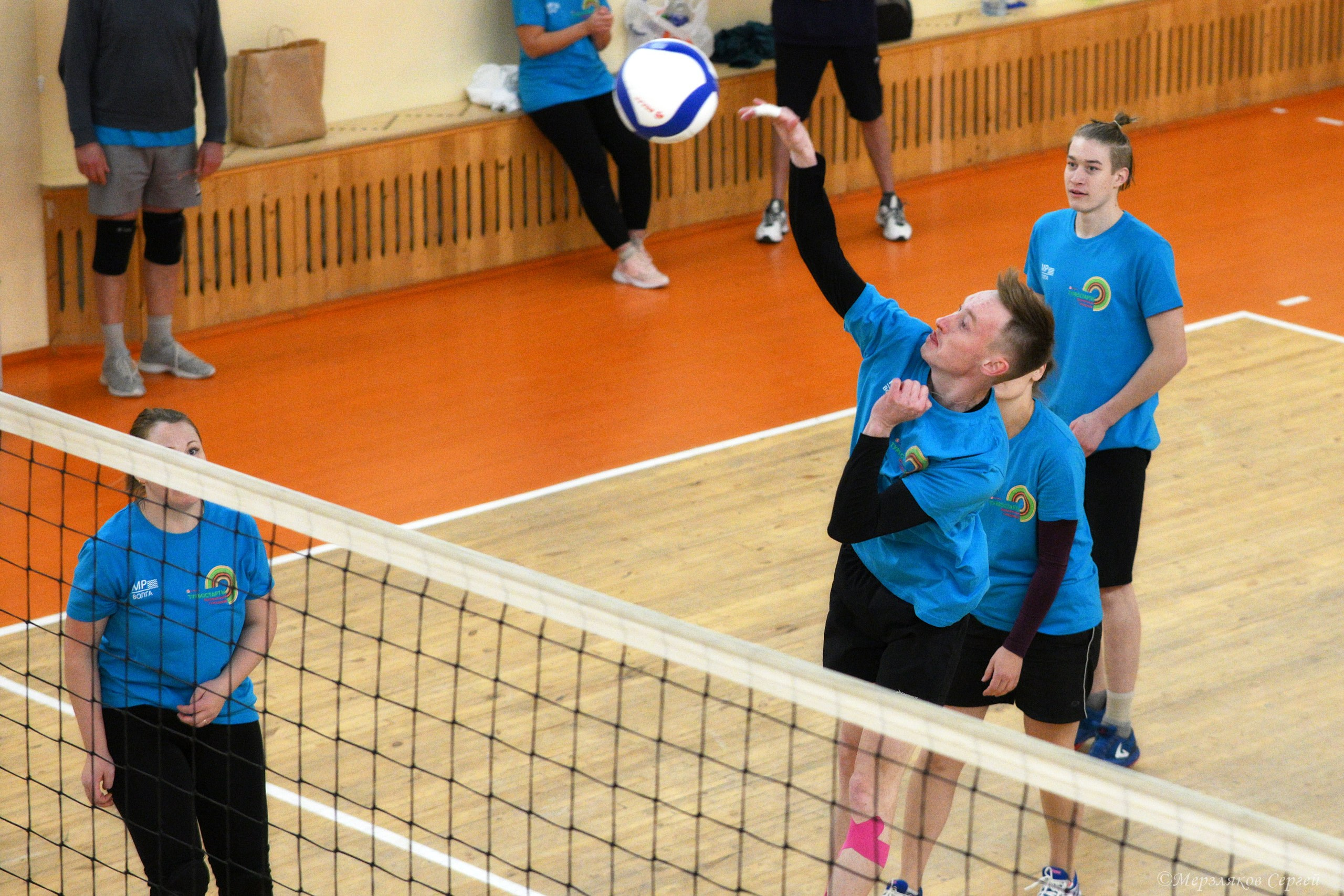 Новогодний турнир по волейболу. Ижевск. 15.12.2023. Спортивный репортажный фотограф в Ижевске Сергей Мерзляков