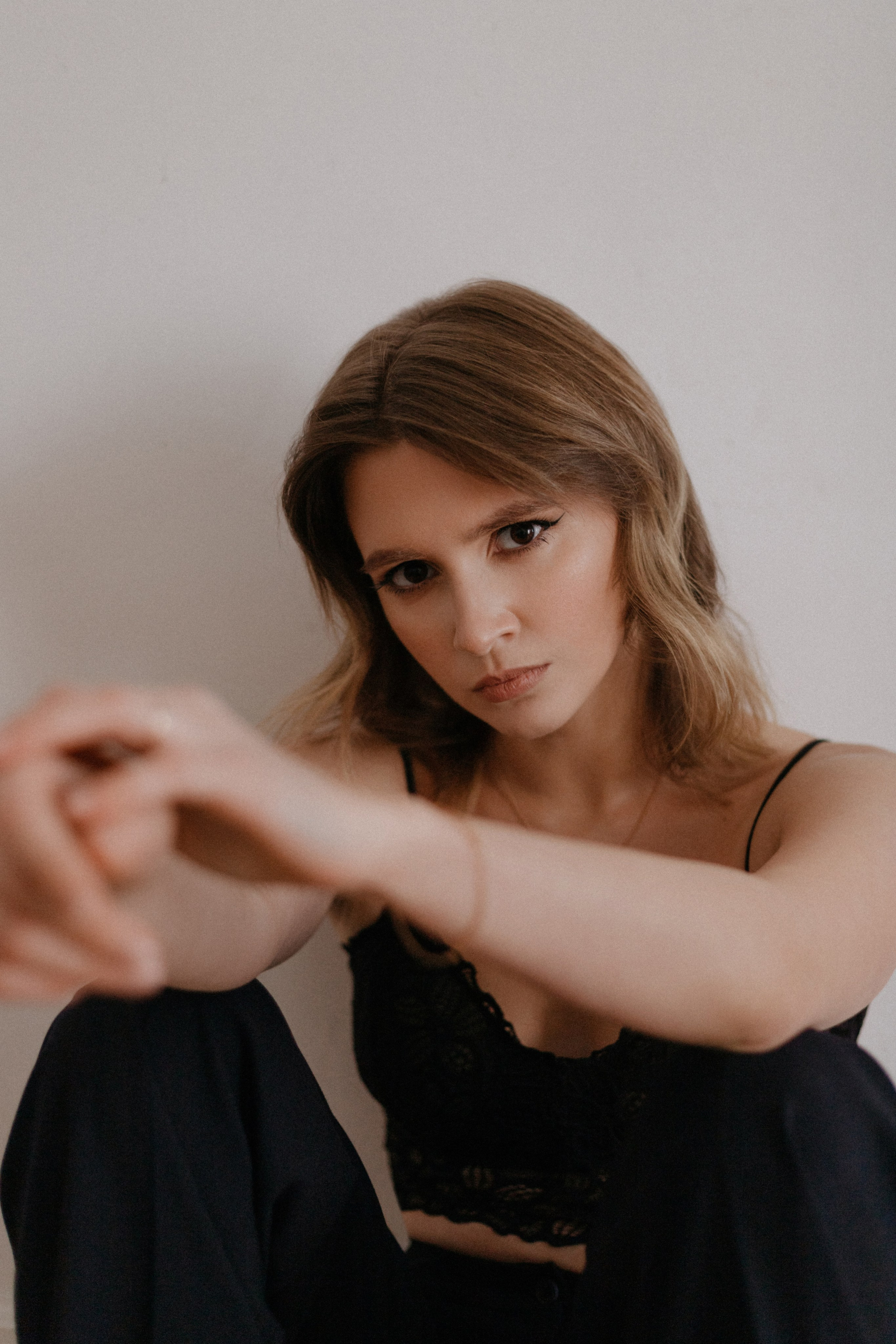 Индивидуальная фотосессия в студии. Сестры Карабаза. Фотографы и ретушеры в Москве и Санкт-Петербурге