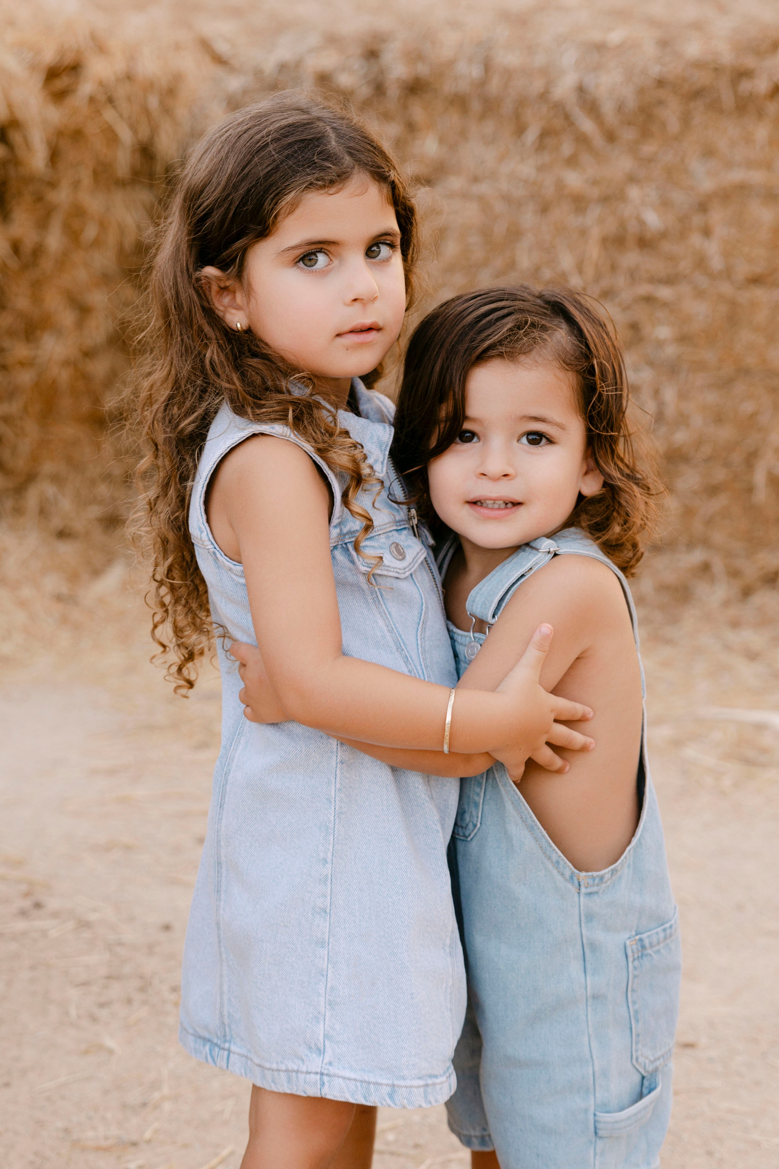 Pregnancy photoshoot at the horse farm. Главная
