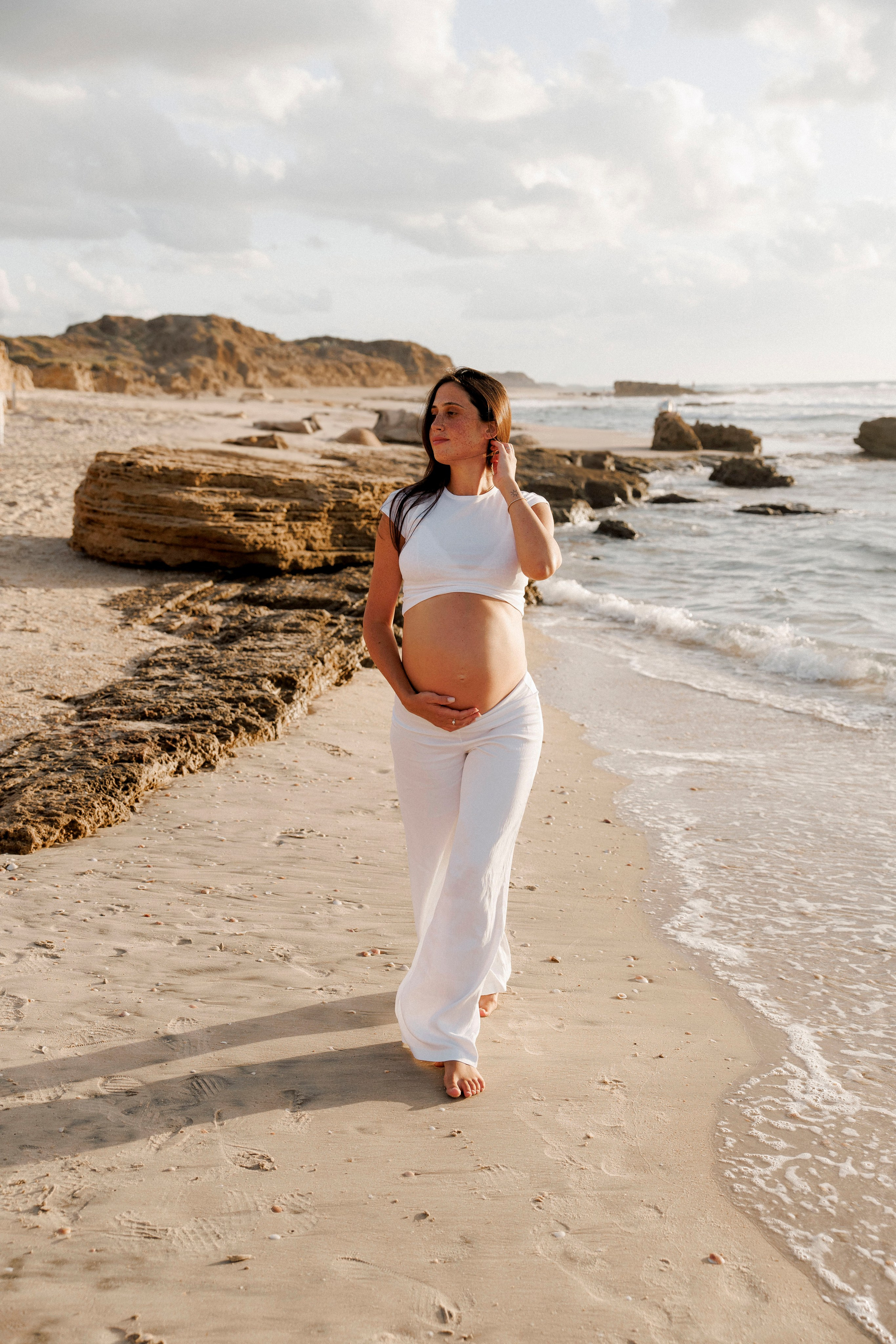 Pregnancy photoshoot near the sea. Wedding and family photographer