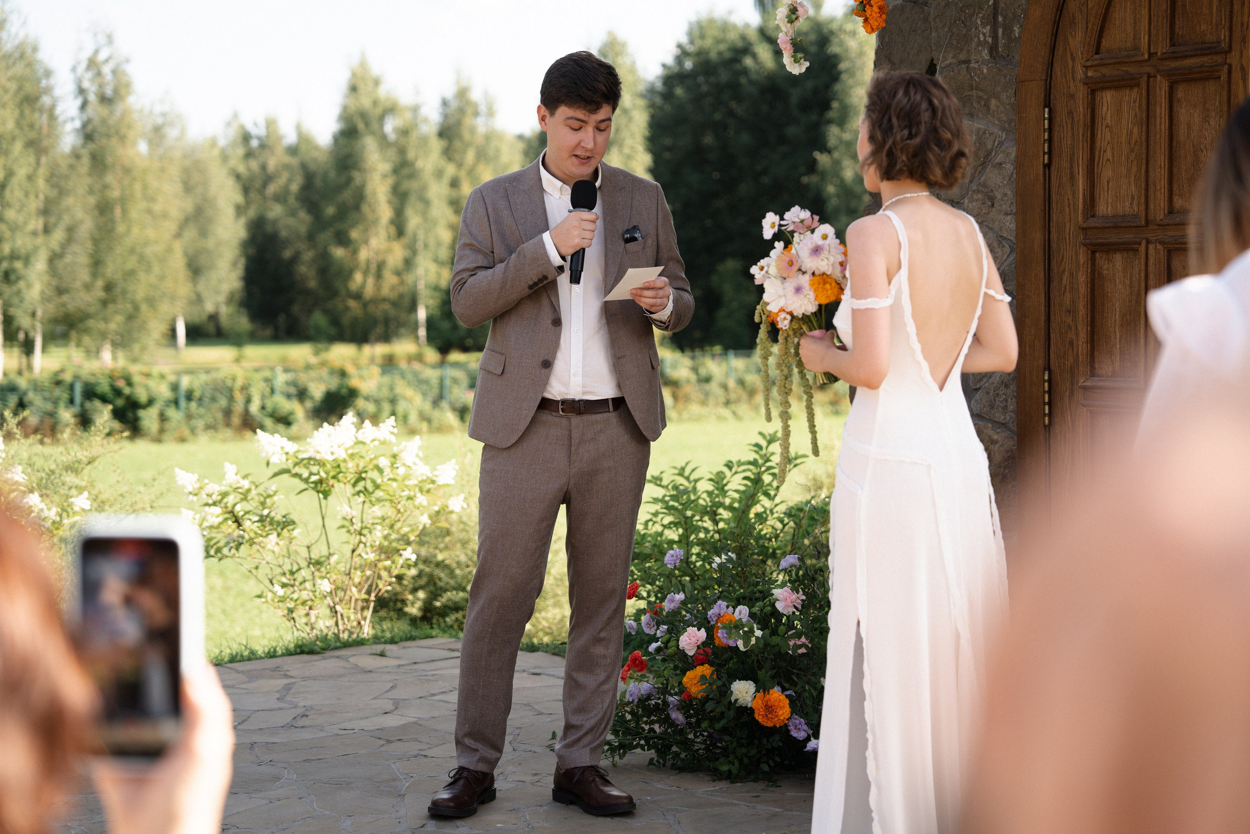 Арина & Иван. Камерная свадьба на природе в стиле в расслабленном стиле. Свадебный фотограф организатор в Санкт-Петербурге Ассоль Опарина