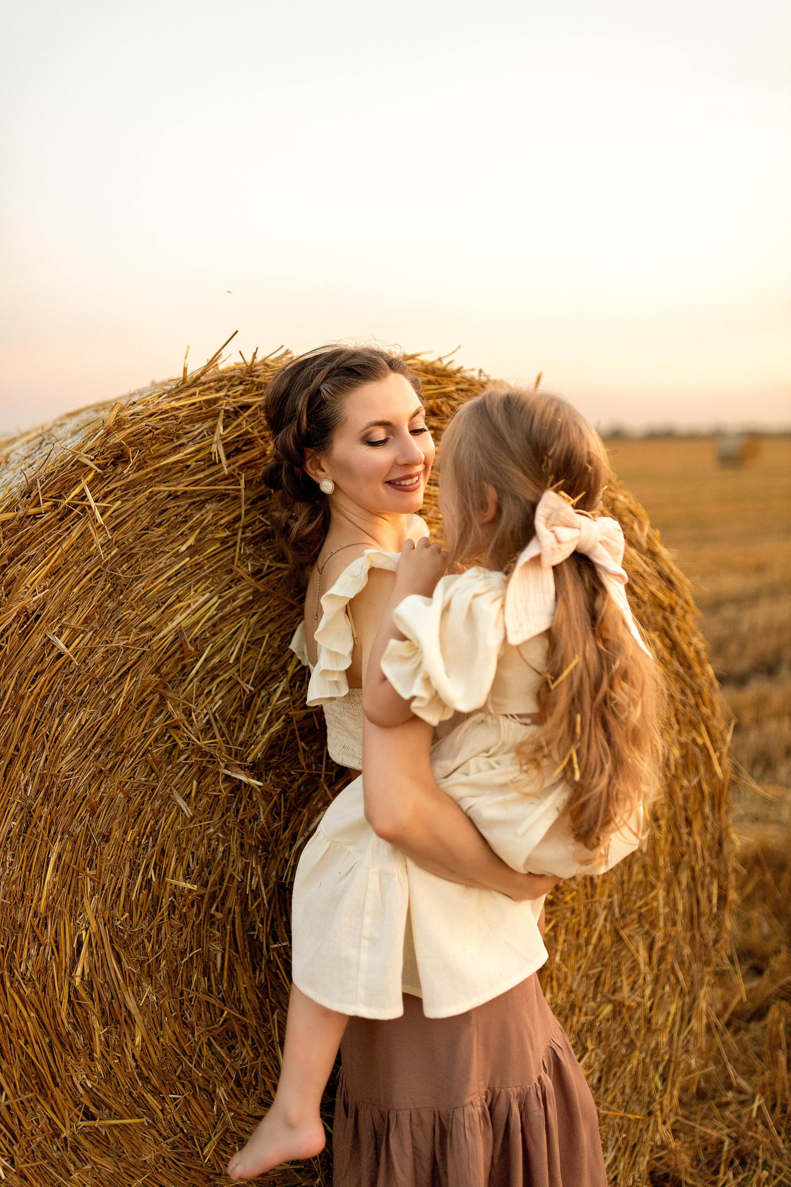 На сеновале. Настасья Перова Фотограф