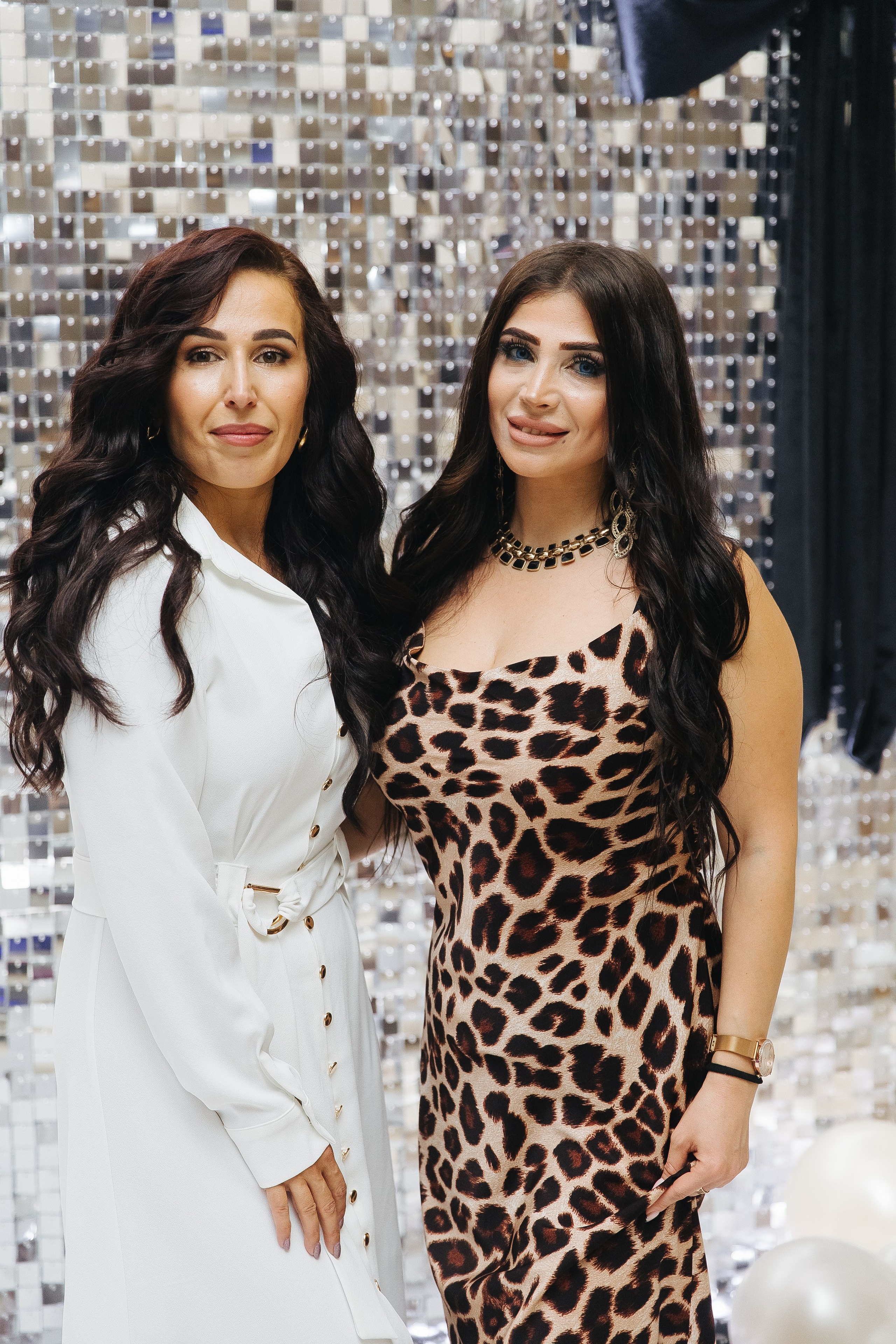 Ани и Назели. 35&5 День рождения, «Янтарь». Фотограф в Красноярске Надежда Воскресенская