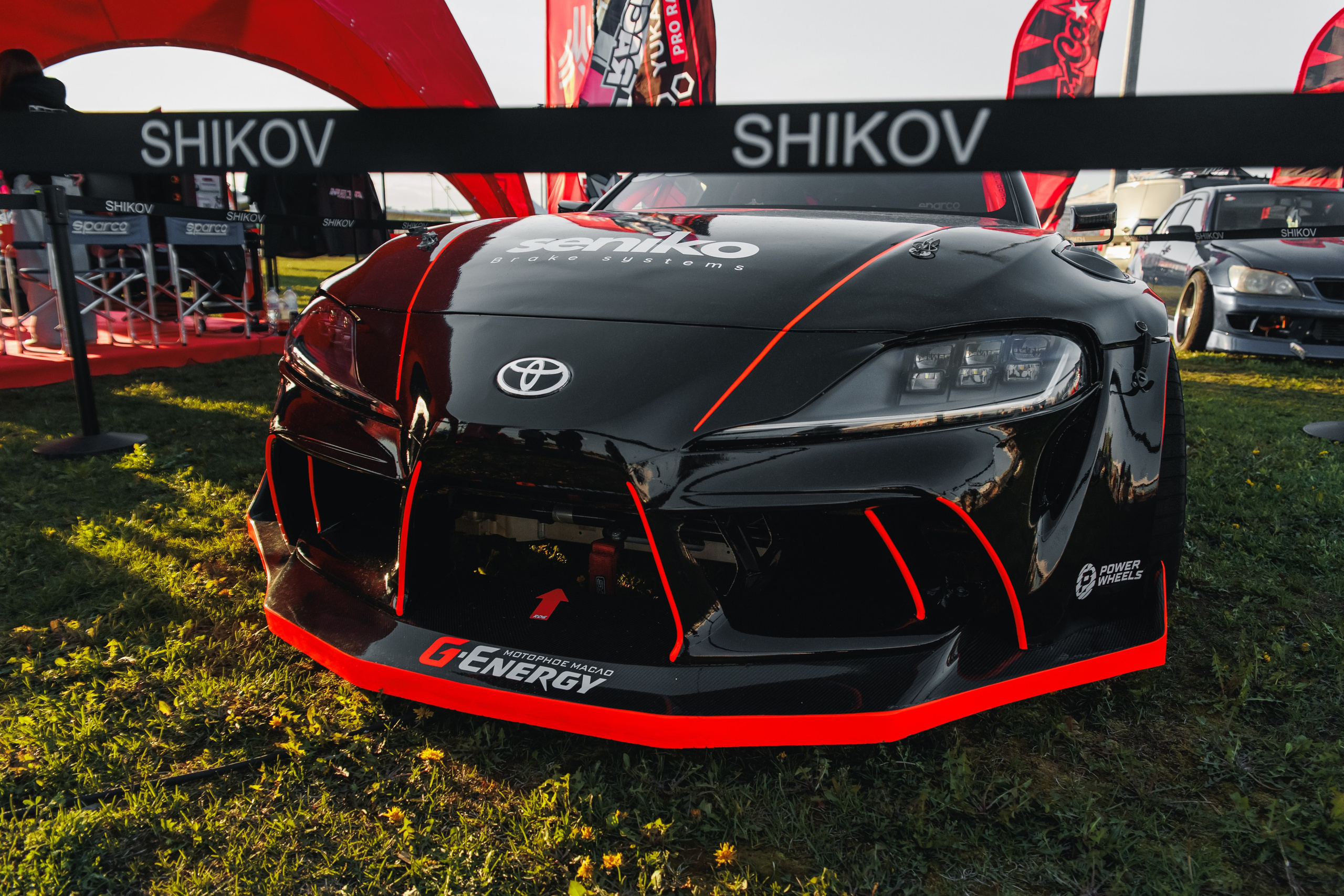 Выставка и дрифт машин. Репортажный фотограф. Москва. Алина Ланская