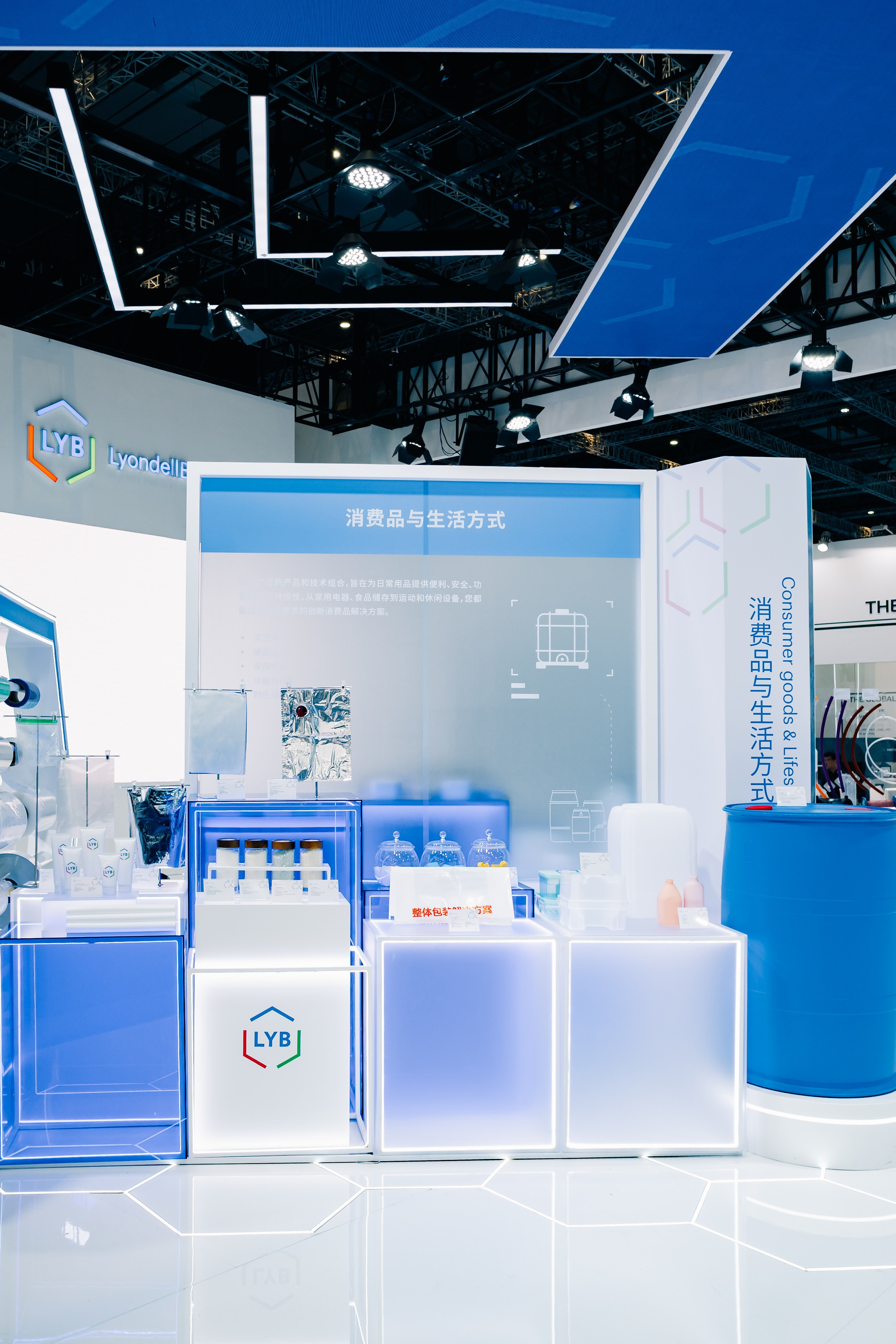 Фото и видеосъемка на выставке CHINAPLAS в Шанхае | Компания VZLP | Фотограф в Шанхае