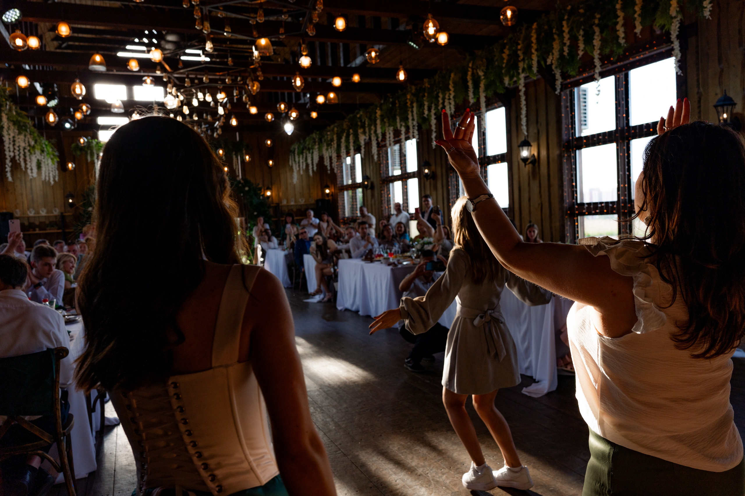 Банкет в ресторане «Амбар № 1» в городе Петергофе. Свадебный фотограф Александр Невский в Санкт-Петербурге