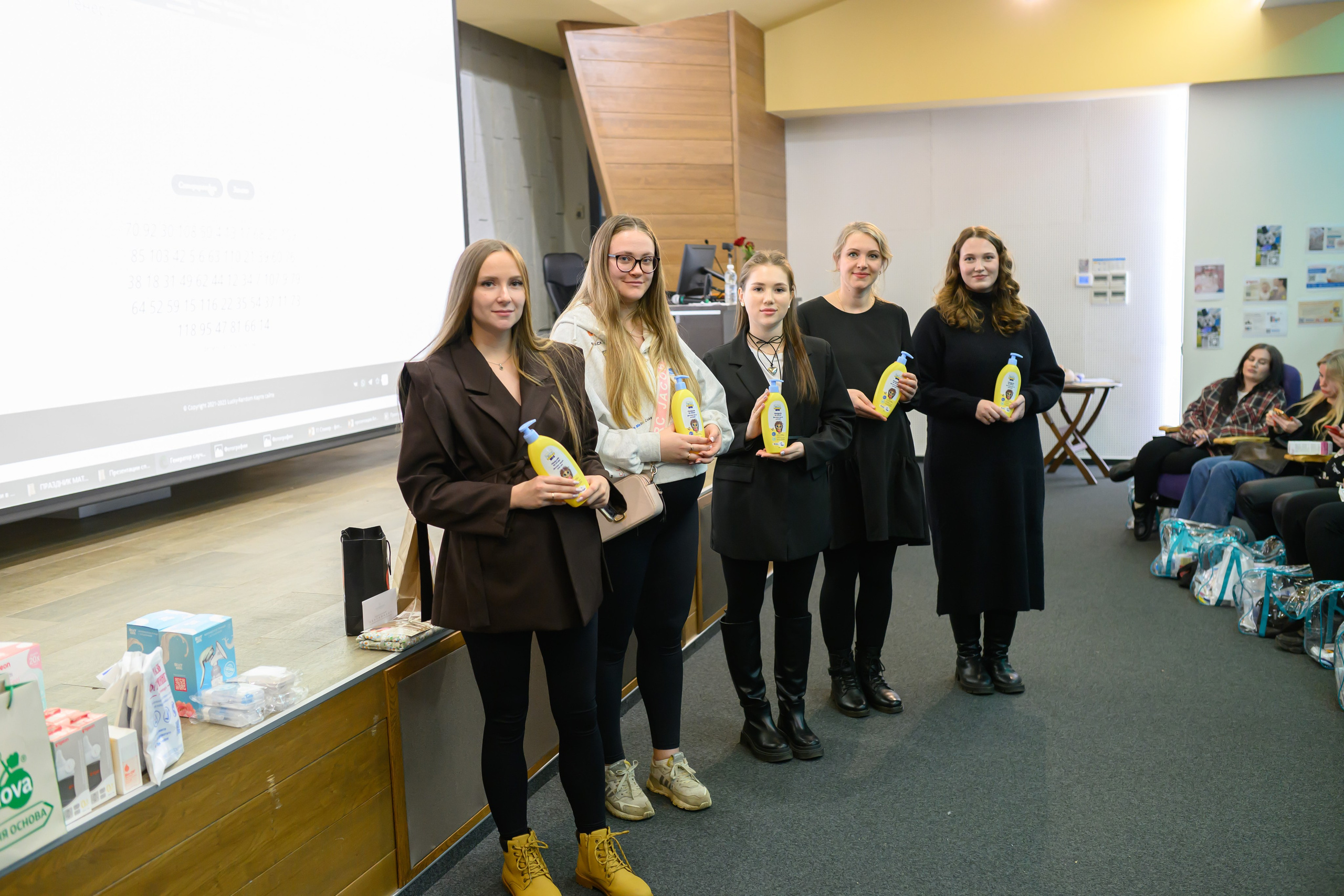 Праздник материнства ноябрь 2025. Профессиональный фотограф Елена Красилина г.Ярославль, г. Рыбинск