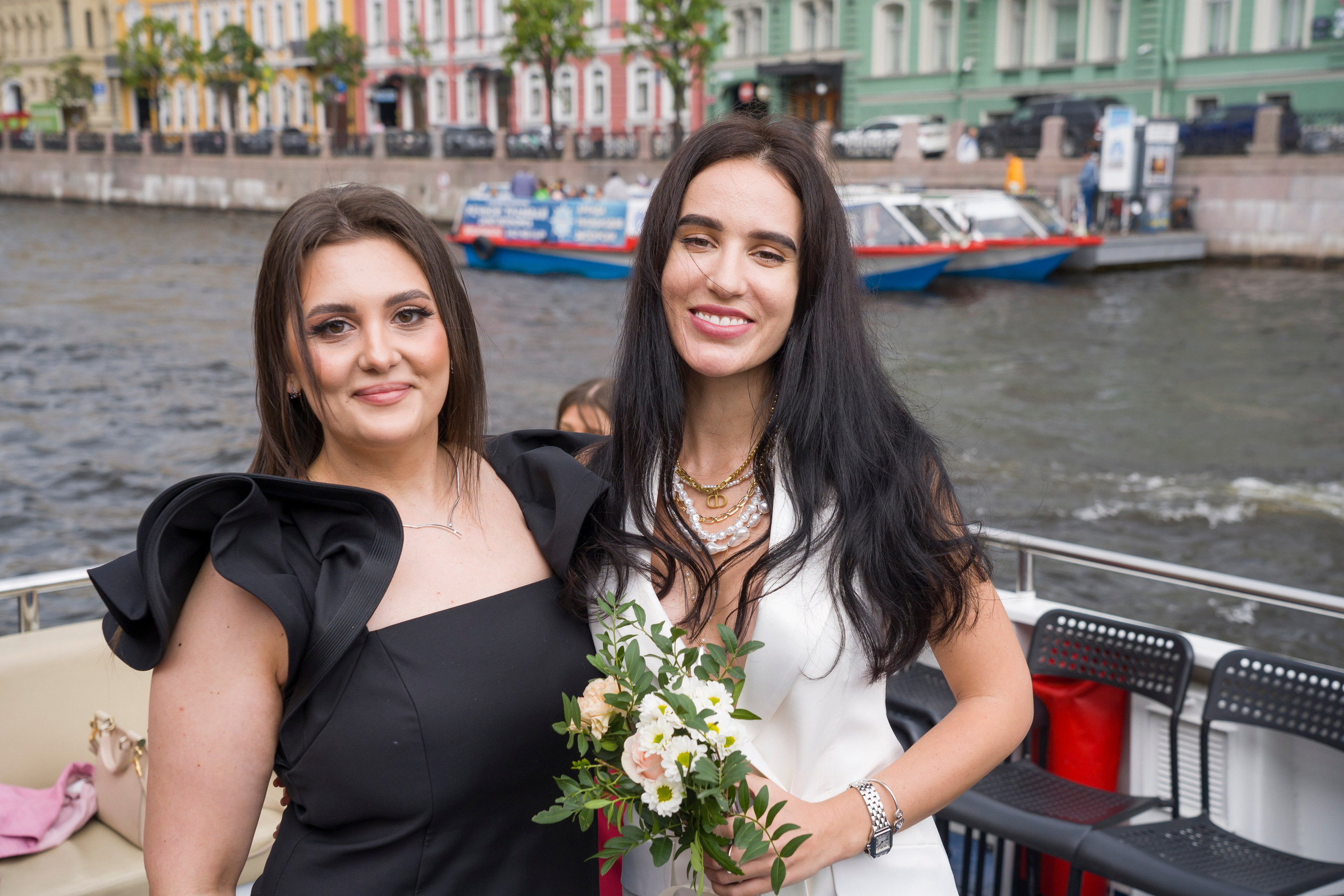 На теплоходе праздник. Фотограф в Санкт-Петербурге. Репортажная и все съёмки для бизнеса
