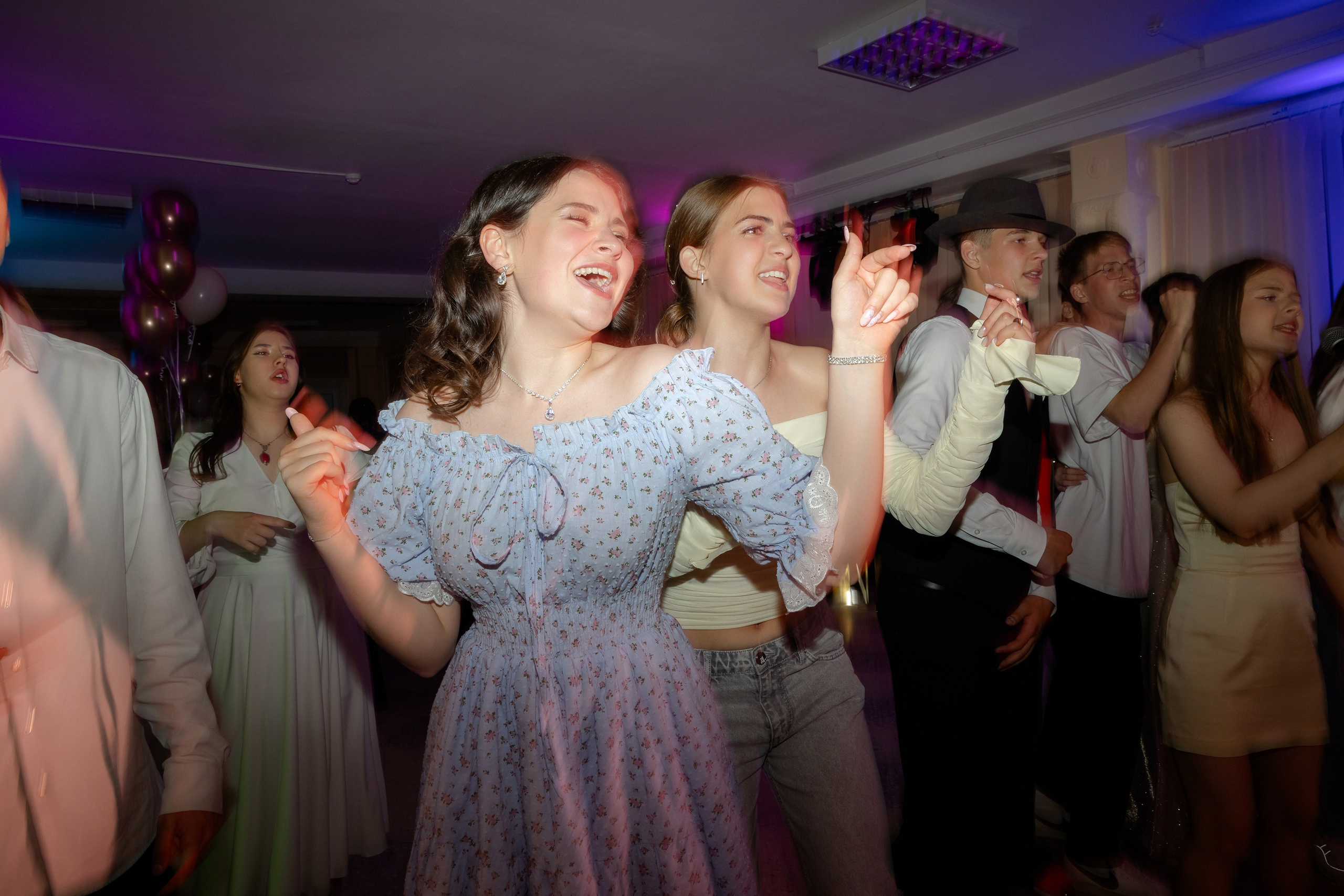 Школьный выпускной 2024 год в Соколе (Минск). Свадебный фотограф в Минске/Беларуси Сергей Спиридонов