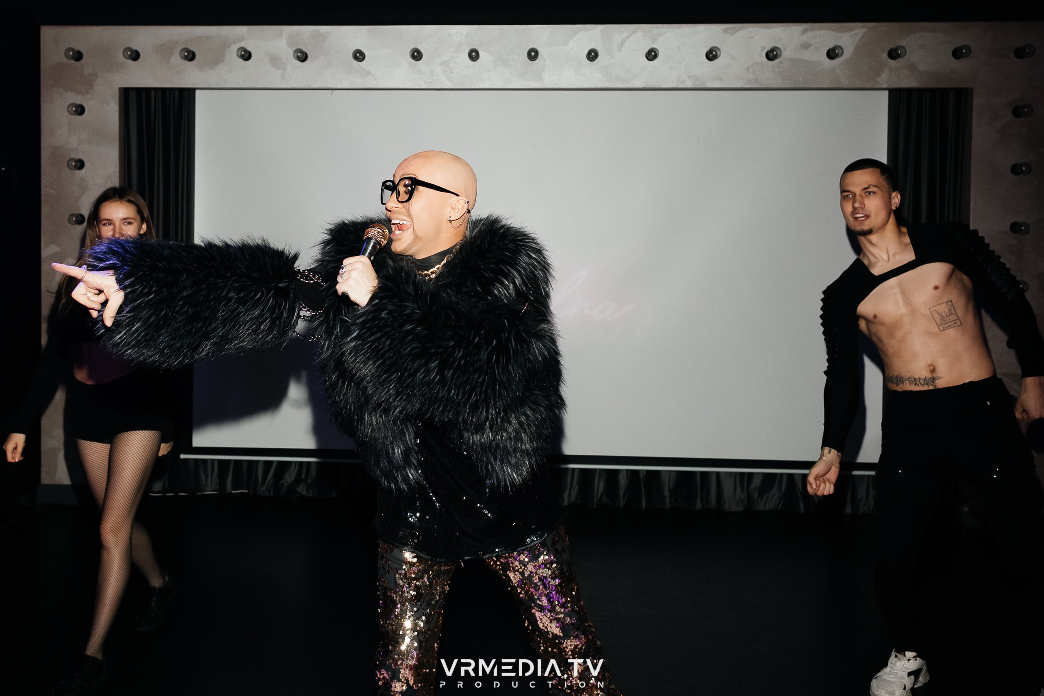 ЗИМА ХОЛОДА в караоке-баре «Volna»