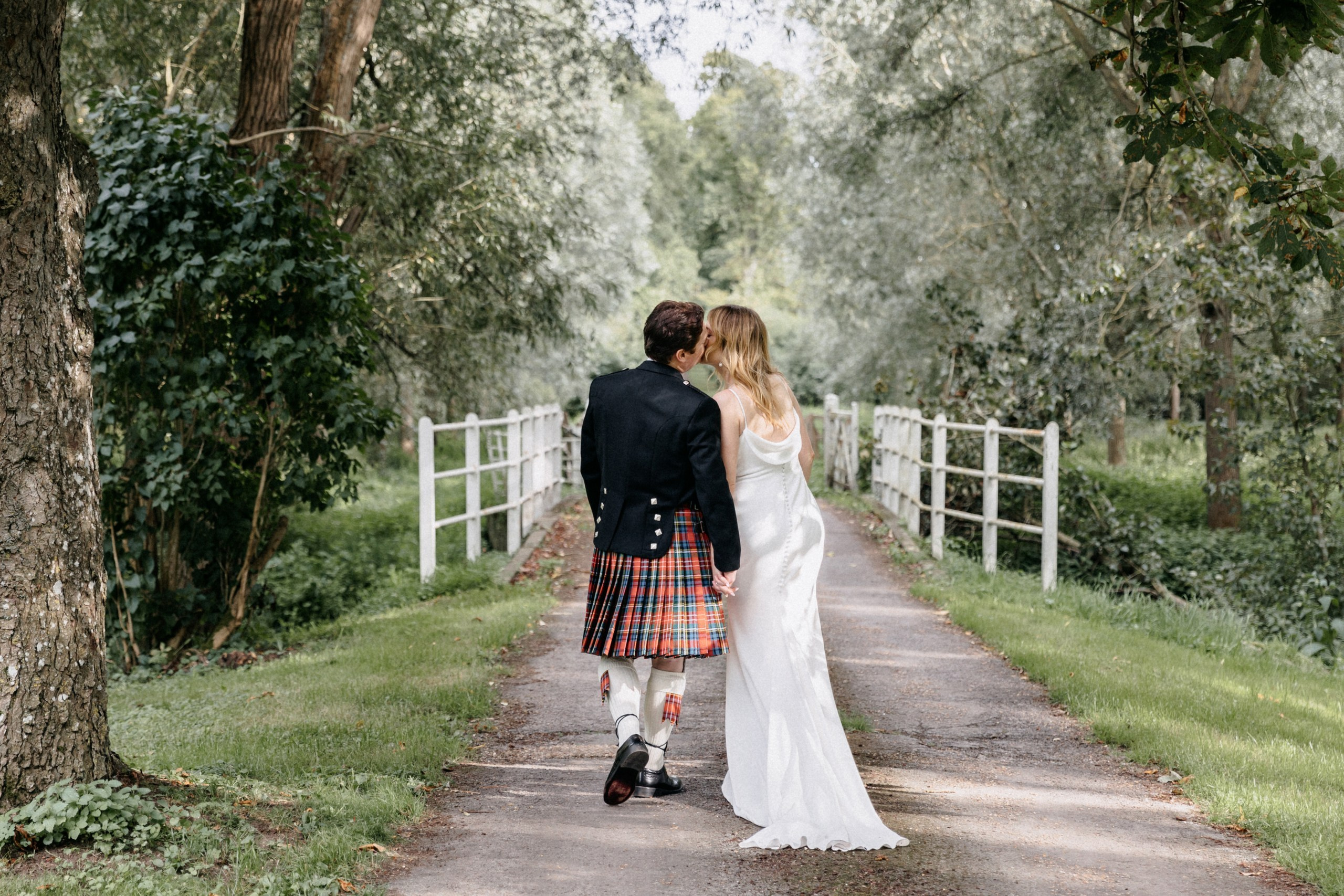 Ana & Tom Wedding at Notley Abbey. Moments Catchers — Wedding Photography & Video Duo in London