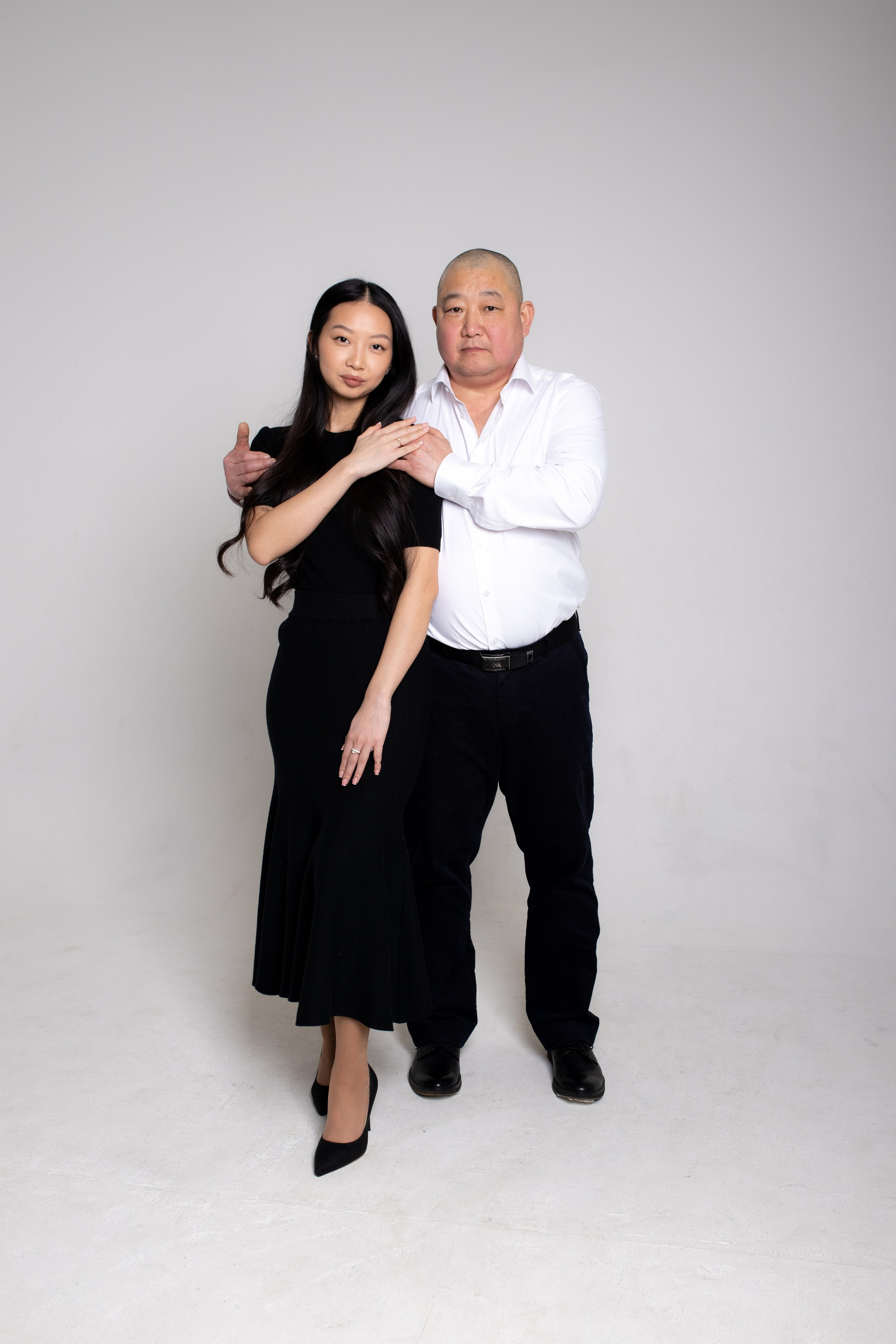 Семейная фотосессия на циклораме с импульсным светом. Фотограф в Железнодорожном и Балашихе