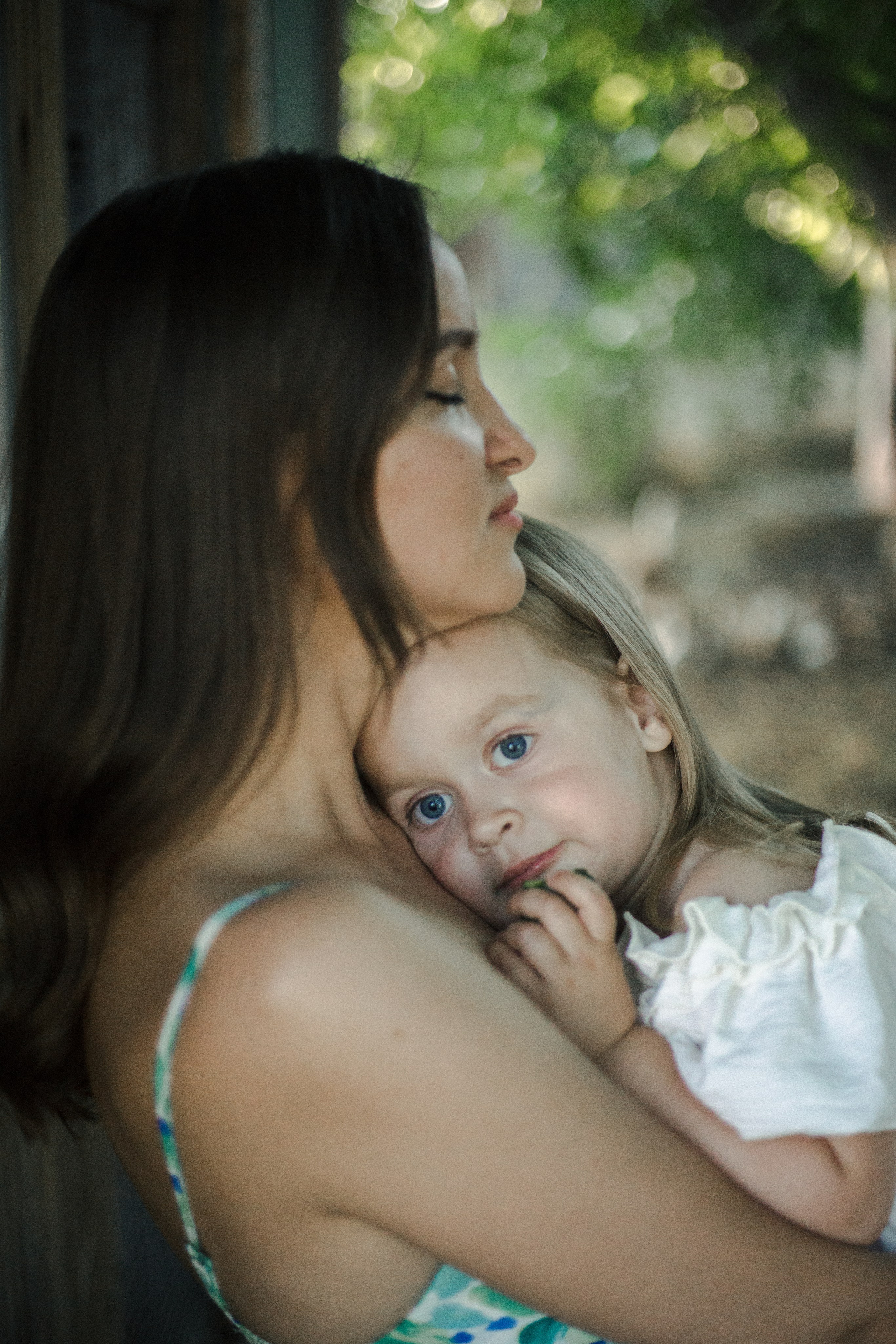 У бабушки в саду. Елизавета и Мария. Фотограф в Ростове-на-Дону и Краснодаре Елизавета Киселёва