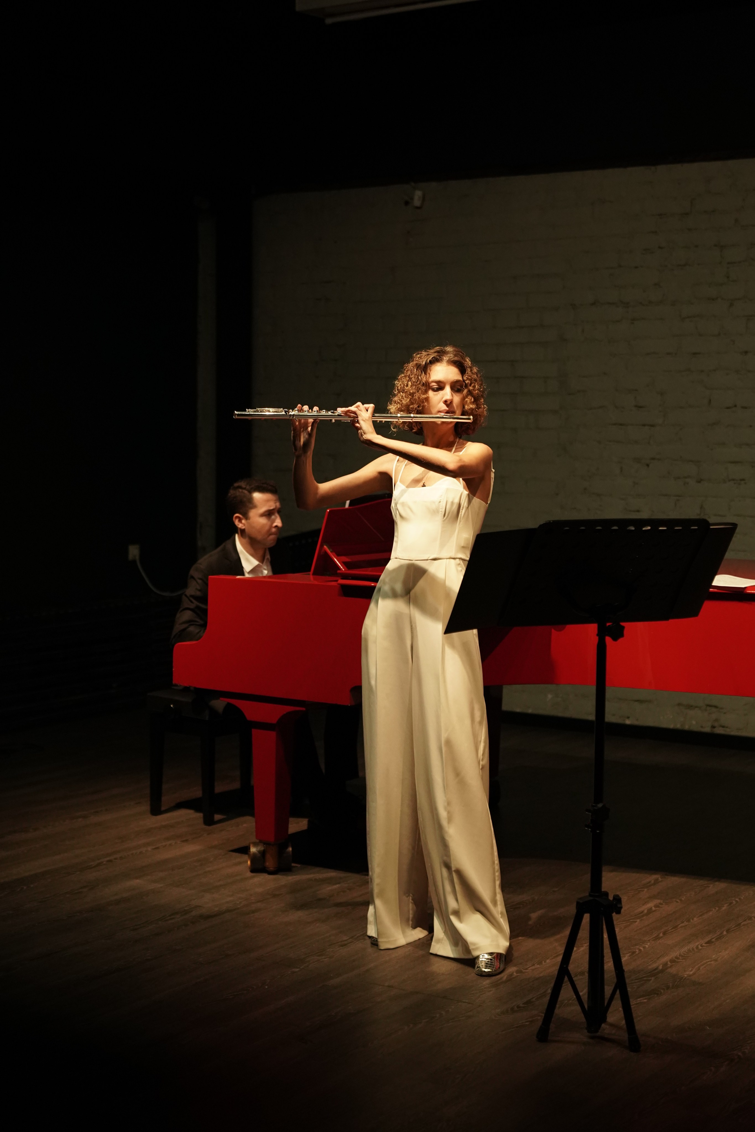 В сумраке Есенин-центра. 7/11/25. Фотограф Строгино Яна Гавриленко