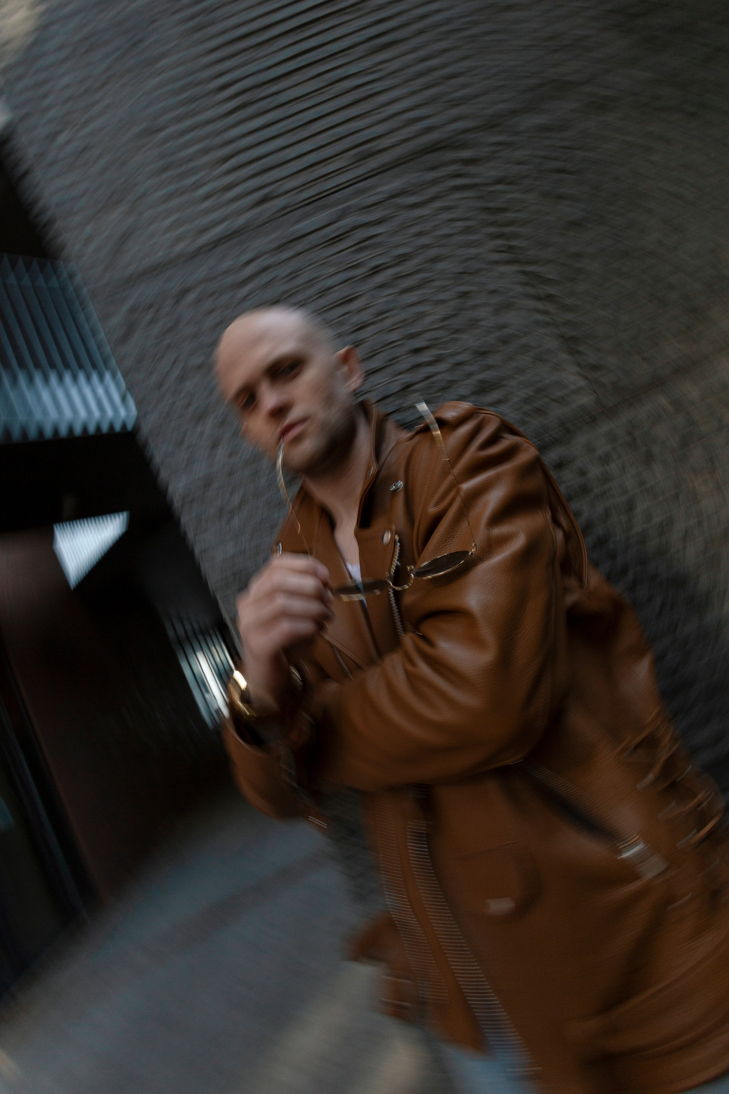 Савелий|Saveliy. «Фотоархитектоника» — стрит фэшн, стрит стайл и атмосфера города в одном кадре