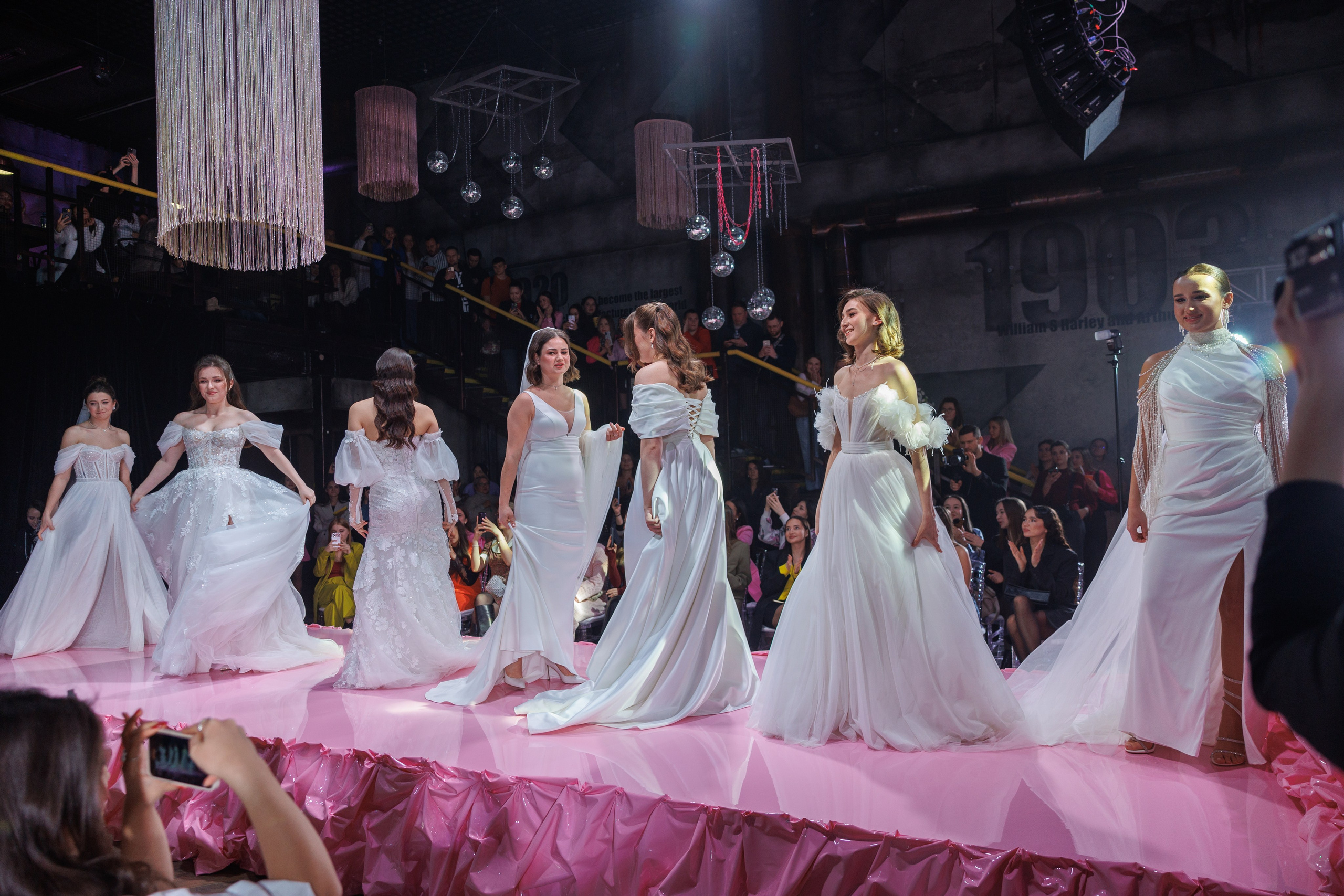 Показ Gabiano & Marry me. Свадебный и семейный фотограф Казань