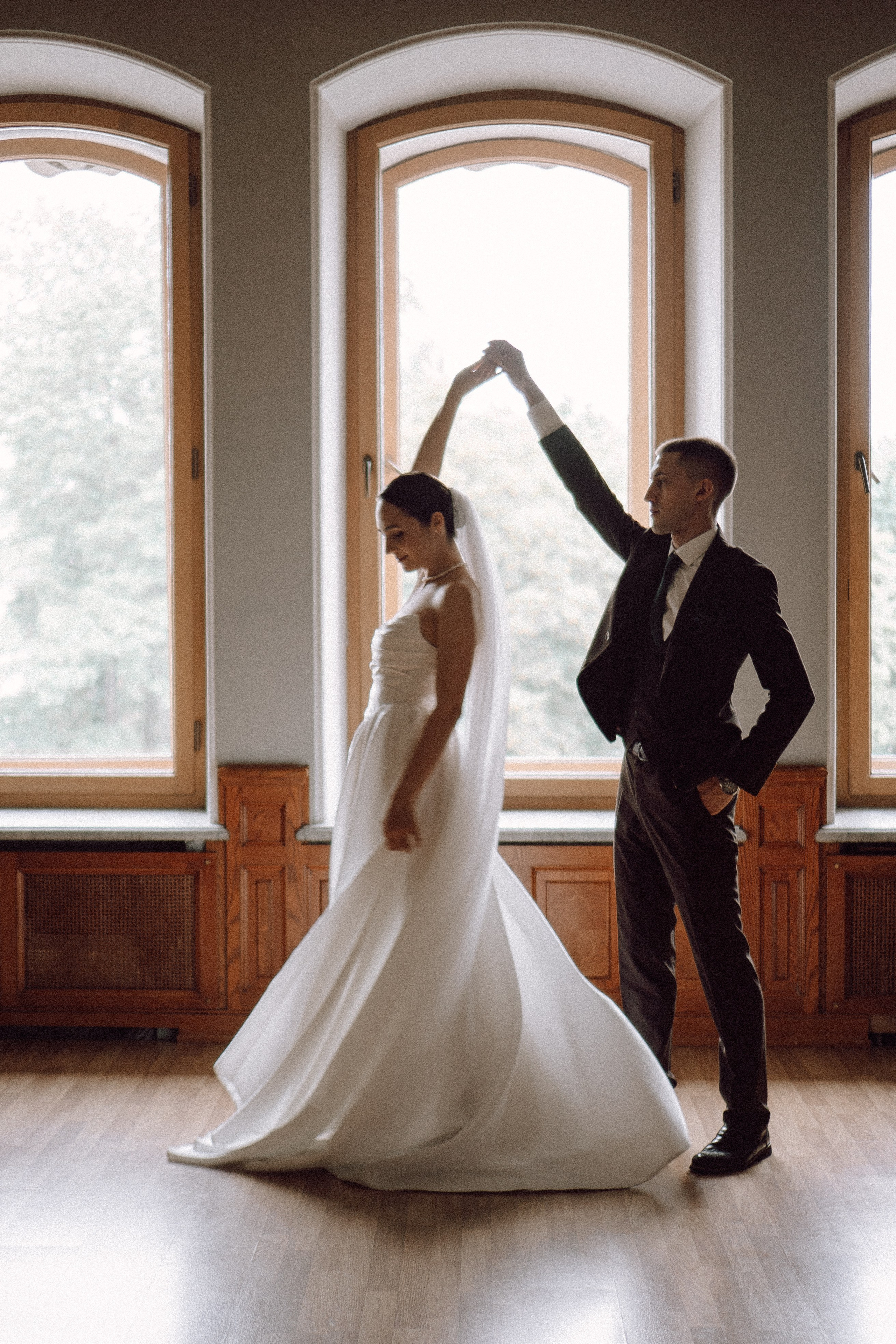 СВАДЕБНАЯ ПРОГУЛКА В САНТК-ПЕТЕРБУРГЕ (ИСАКИЕВСКИЙ СОБОР, ЗИМНЯЯ КАНАВКА, ЭРМИТАЖ И БОЛЬШАЯ МОРСКАЯ УЛИЦА). Профессиональный фотограф, Санкт-Петербург — Виктория Богомолова