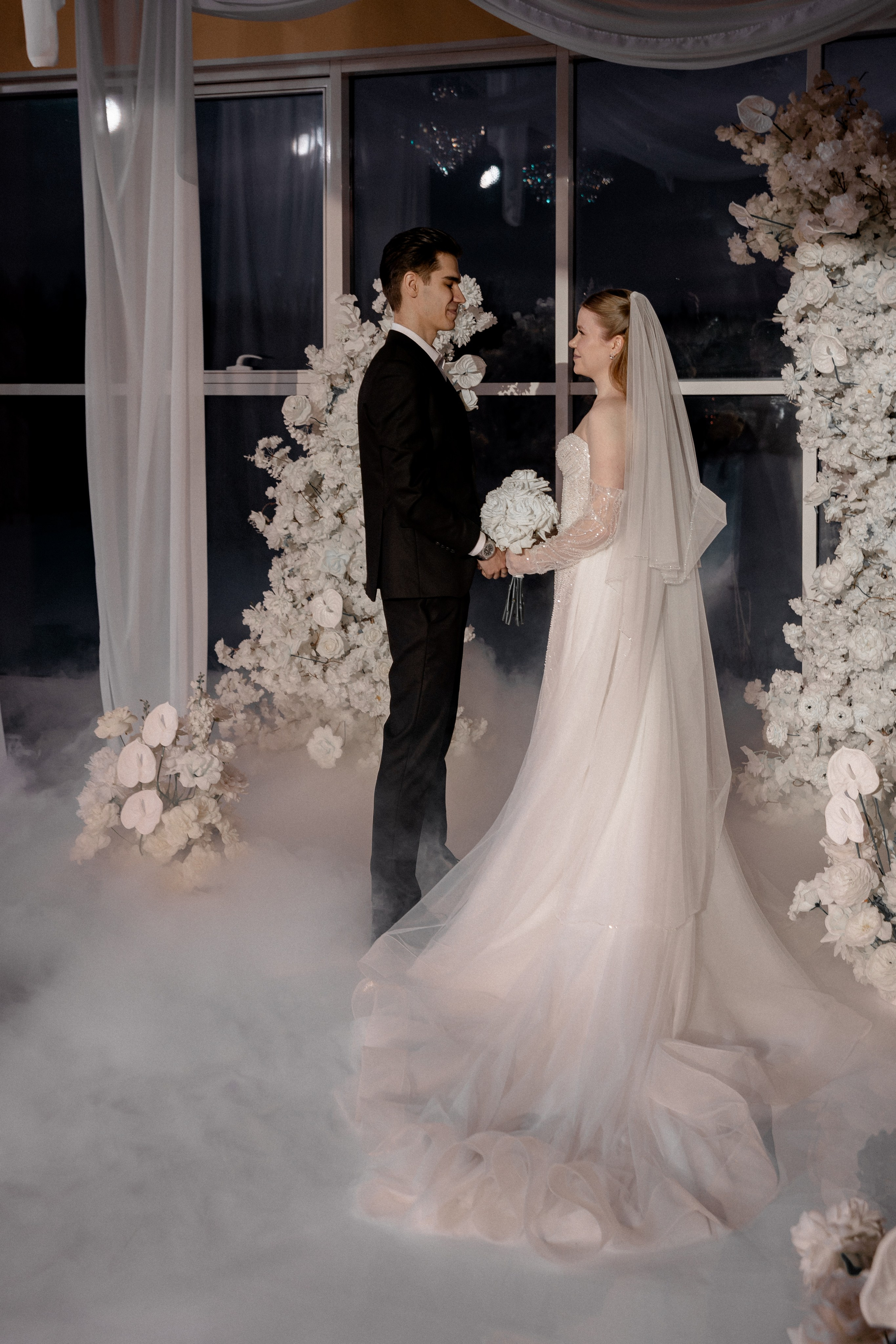 СВАДЕБНАЯ СЬЕМКА СБОРОВ В ОТЕЛЕ И ВЫЕЗД НА ЦЕРЕМОНИЮ (СНЯТО В СИБИРЕ В НИЖНЕВАРТОВСКЕ). Профессиональный фотограф, Санкт-Петербург — Виктория Богомолова