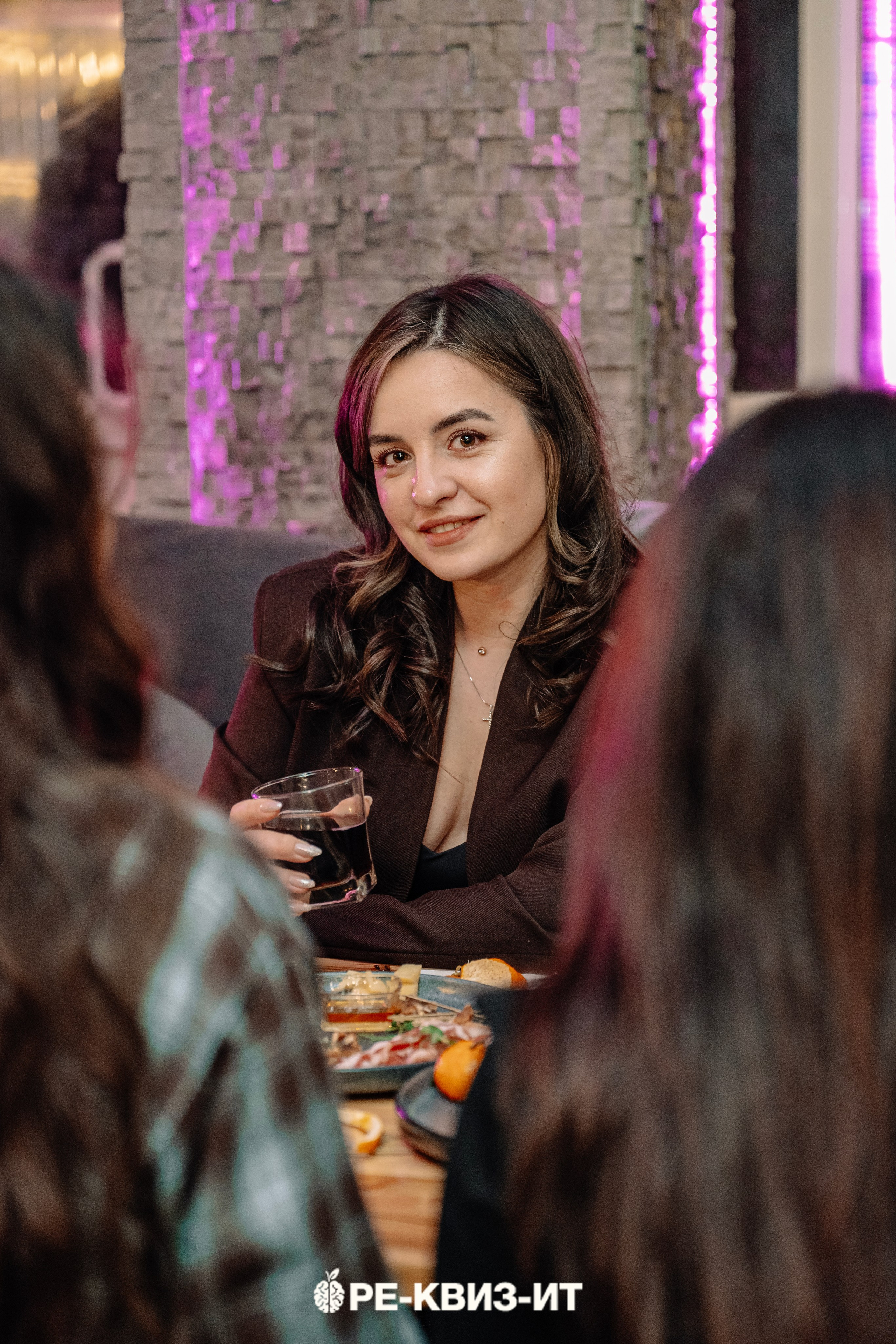 Реквизит — квиз в Зеленодольске и Волжске ZR cafe. Свадебный фотограф в Казани, и Зеленодольске Радик Мухаметов