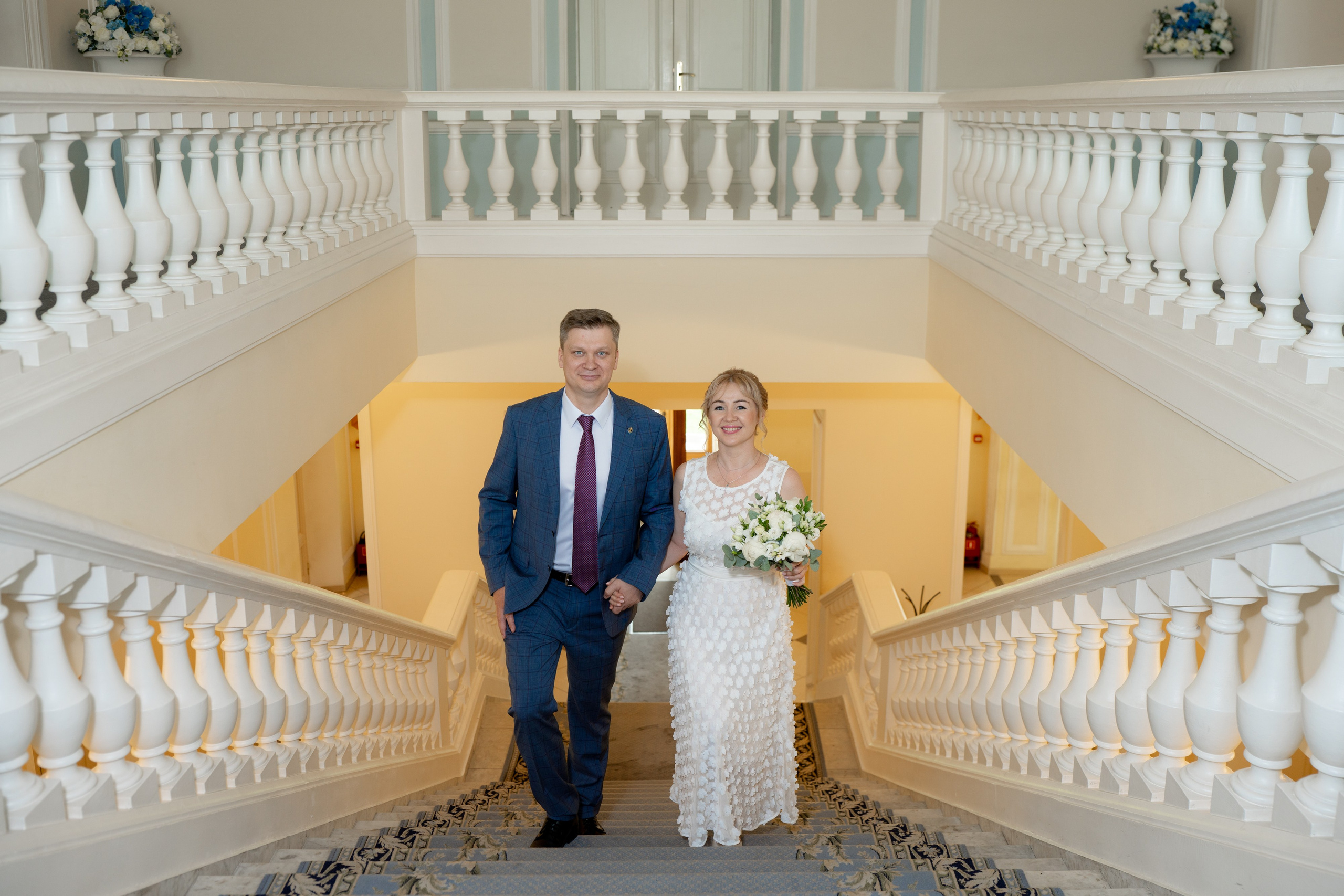 Свадебные фотосессии во дворцах и ЗАГСах Санкт- Петербурга. Свадебный фотограф Александр Невский в Санкт-Петербурге