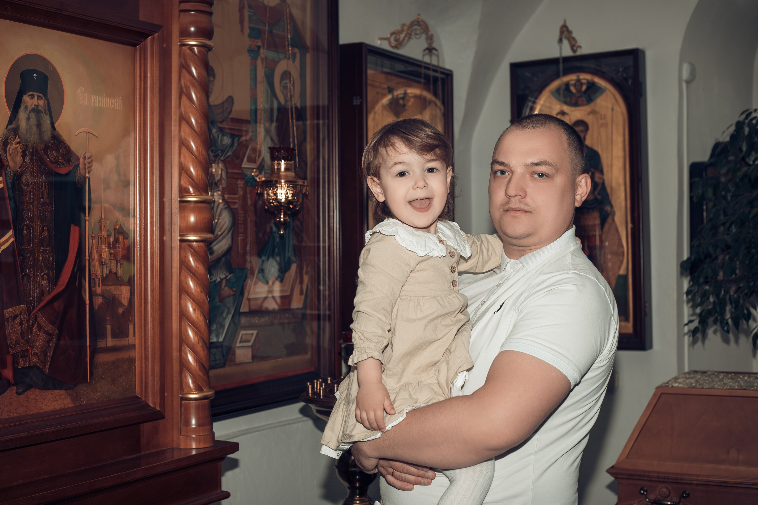 Таинство Крещения Киры. Благовещенская церковь. Семейный фотограф в Рязани и Рязанской области