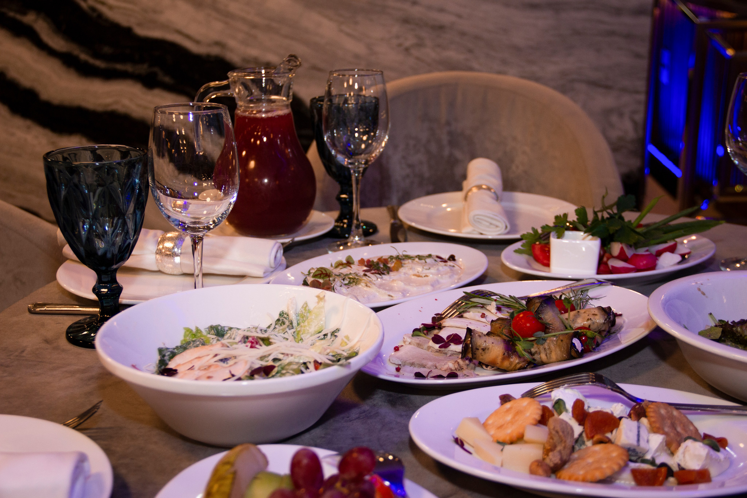 Съемка для сайта аренды катеров в Санкт-Петербурге, подготовка к свадебной прогулке по рекам и каналам. Фотограф в Санкт-Петербурге Смирнова Диана