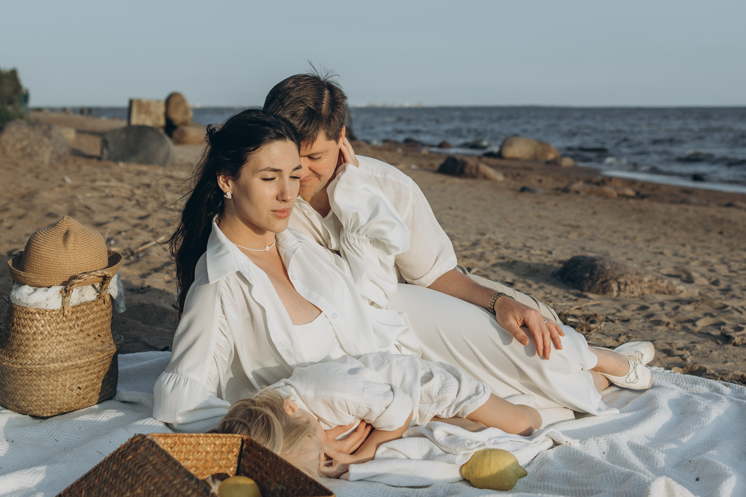 Эмилия, Дмитрий и Демид на Финском заливе. Семейный фотограф в Москве Виктория Ястребинская