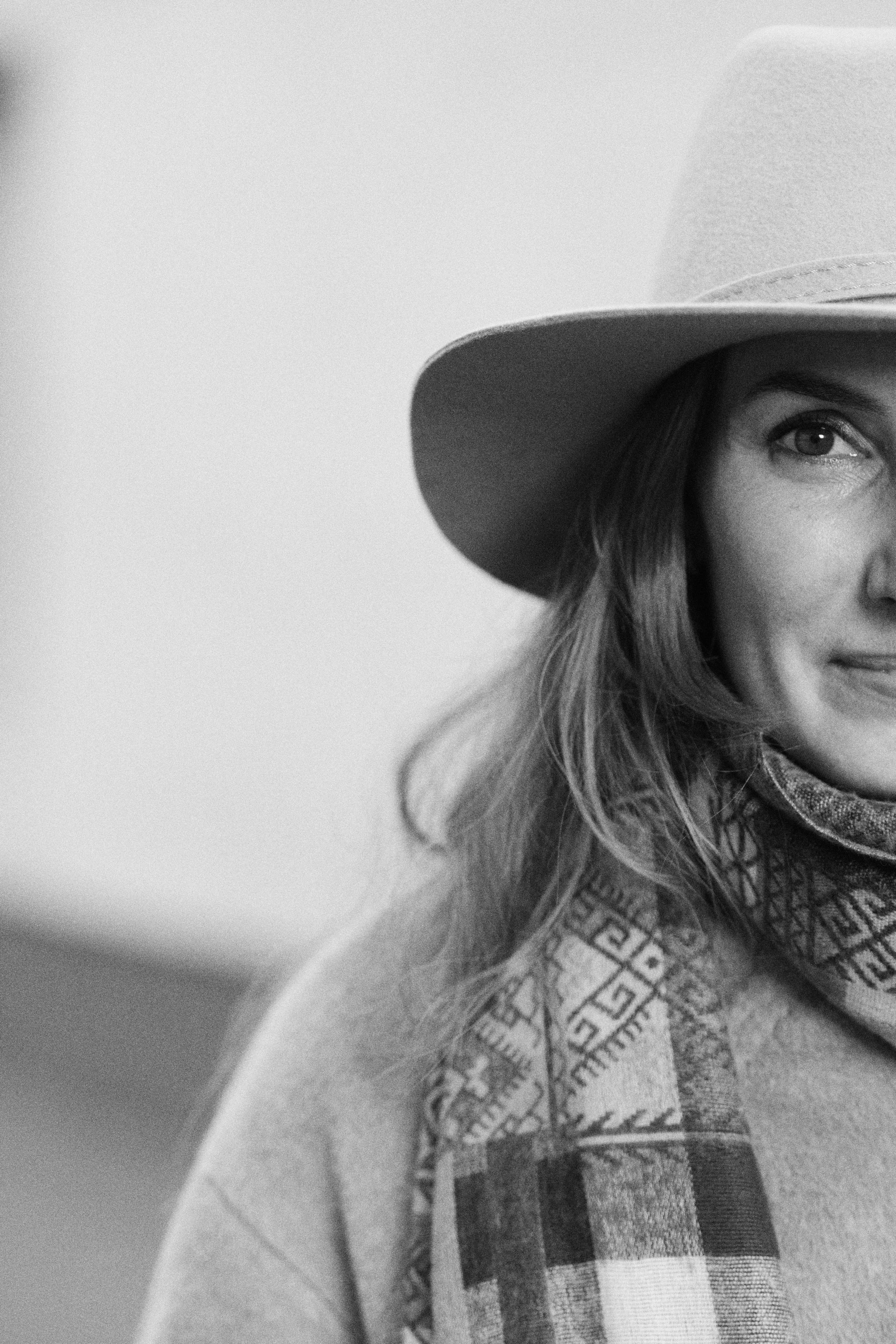 Фотосессия красивой женщины на Патриарших. Елена Павленко. Фотограф. Москва