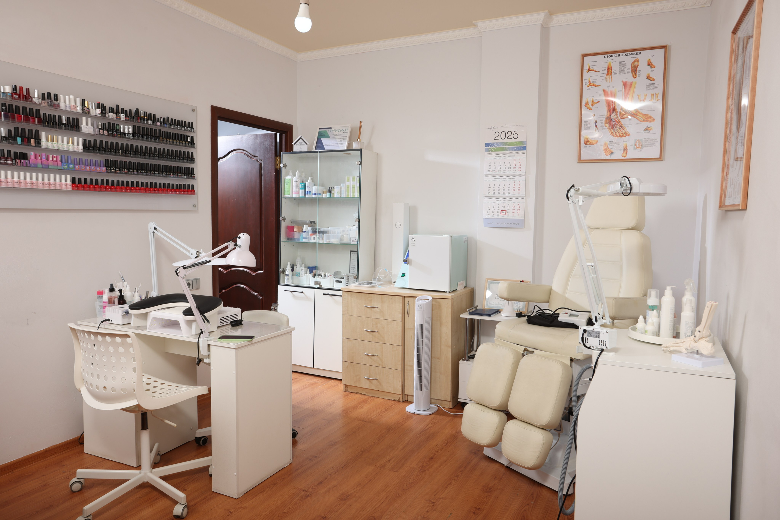 Saloon. Joseph Anton