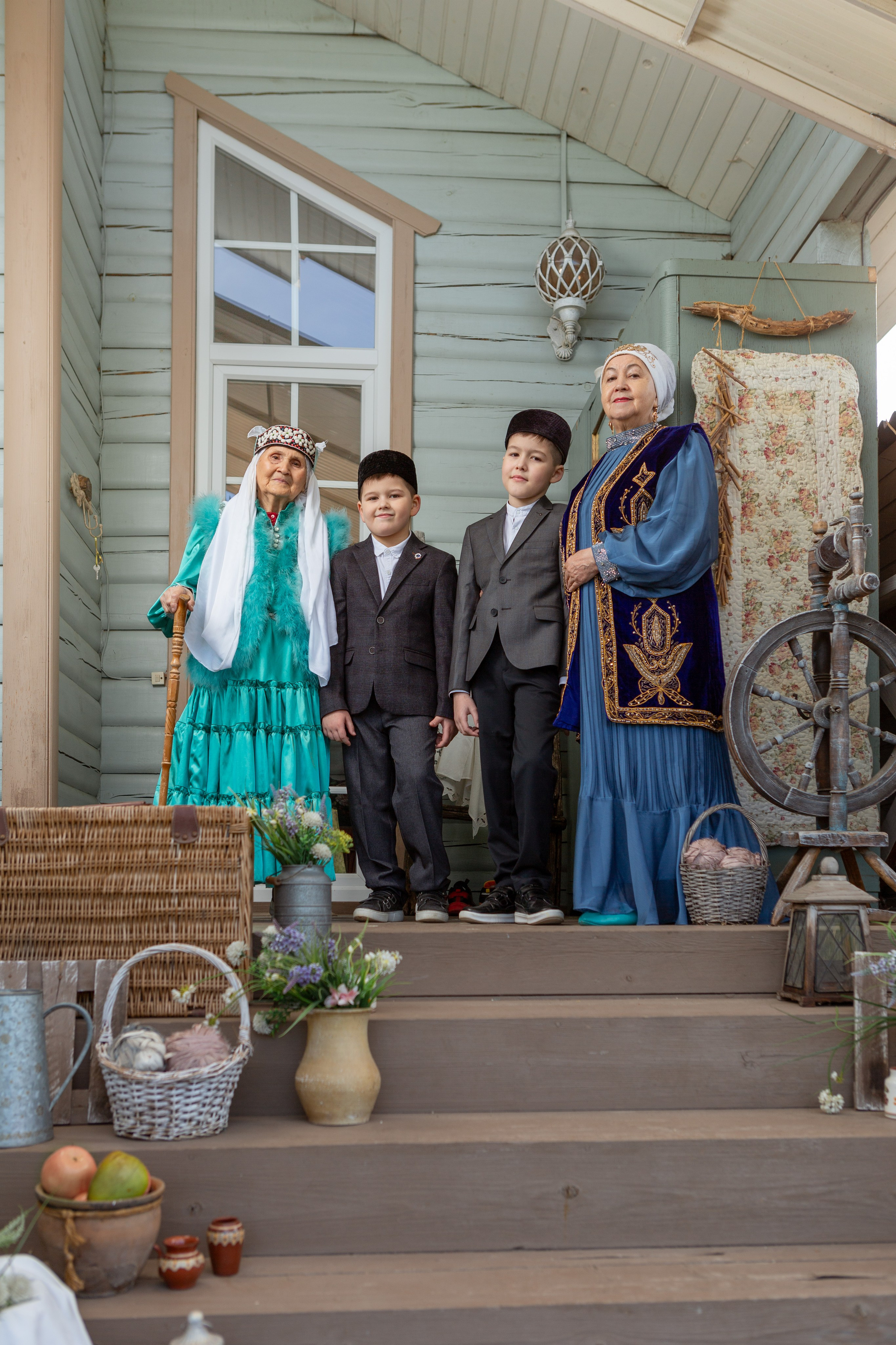 Семейная фотосессия в татарском и европейском стиле. Рекламный, предметный, репортажный, семейный фотограф и художник в Москве