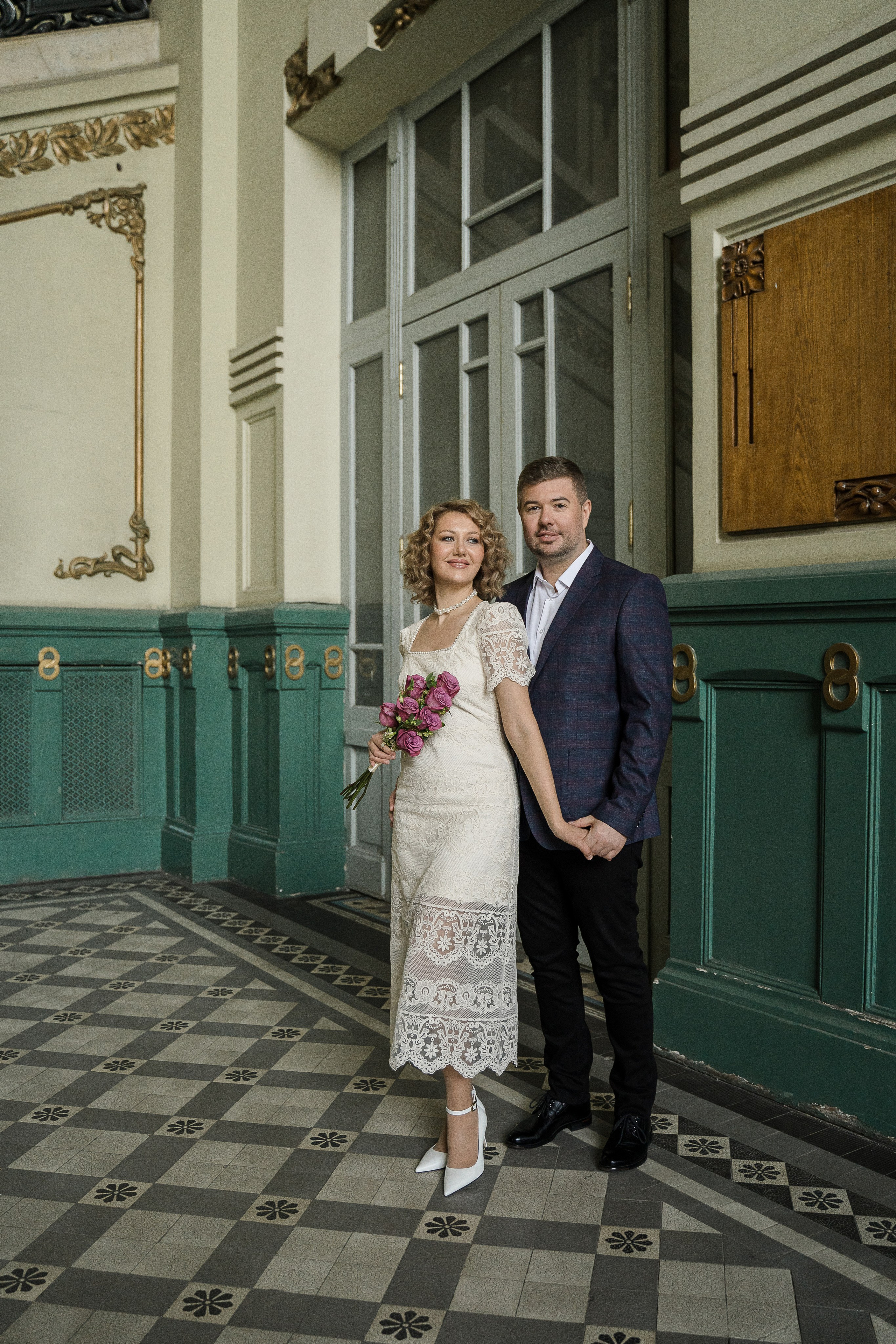 Свадебная фотосессия на Витебском вокзале. Свадебный и семейный фотограф в Пушкине и Санкт-Петербурге Мария Филиппова