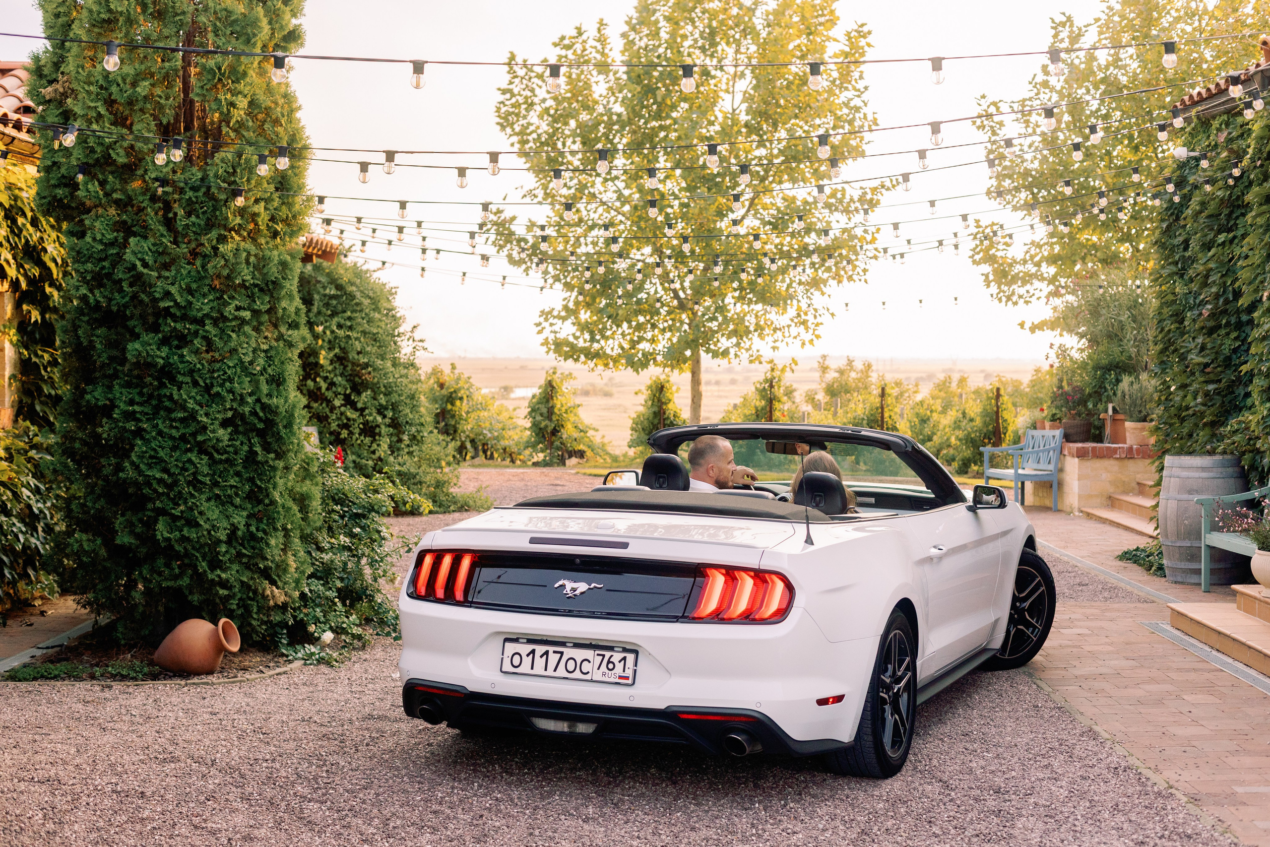 Фотосессия с кабриолетом в городе Ростове для Сергея и Августины