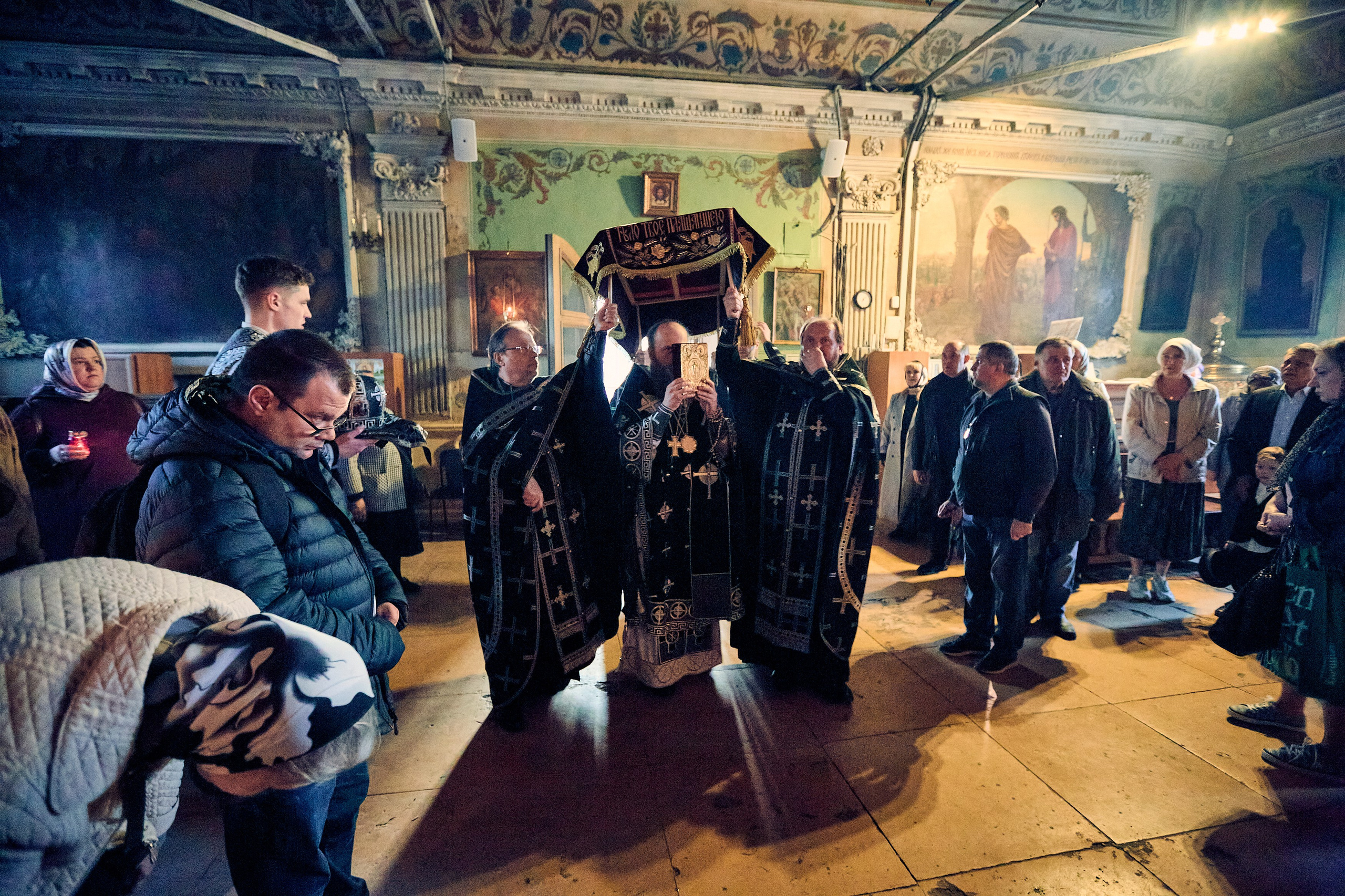 Утреня Погребение Спасителя. DMITRY MOISEENKO — фотограф, художник, топ-стилист