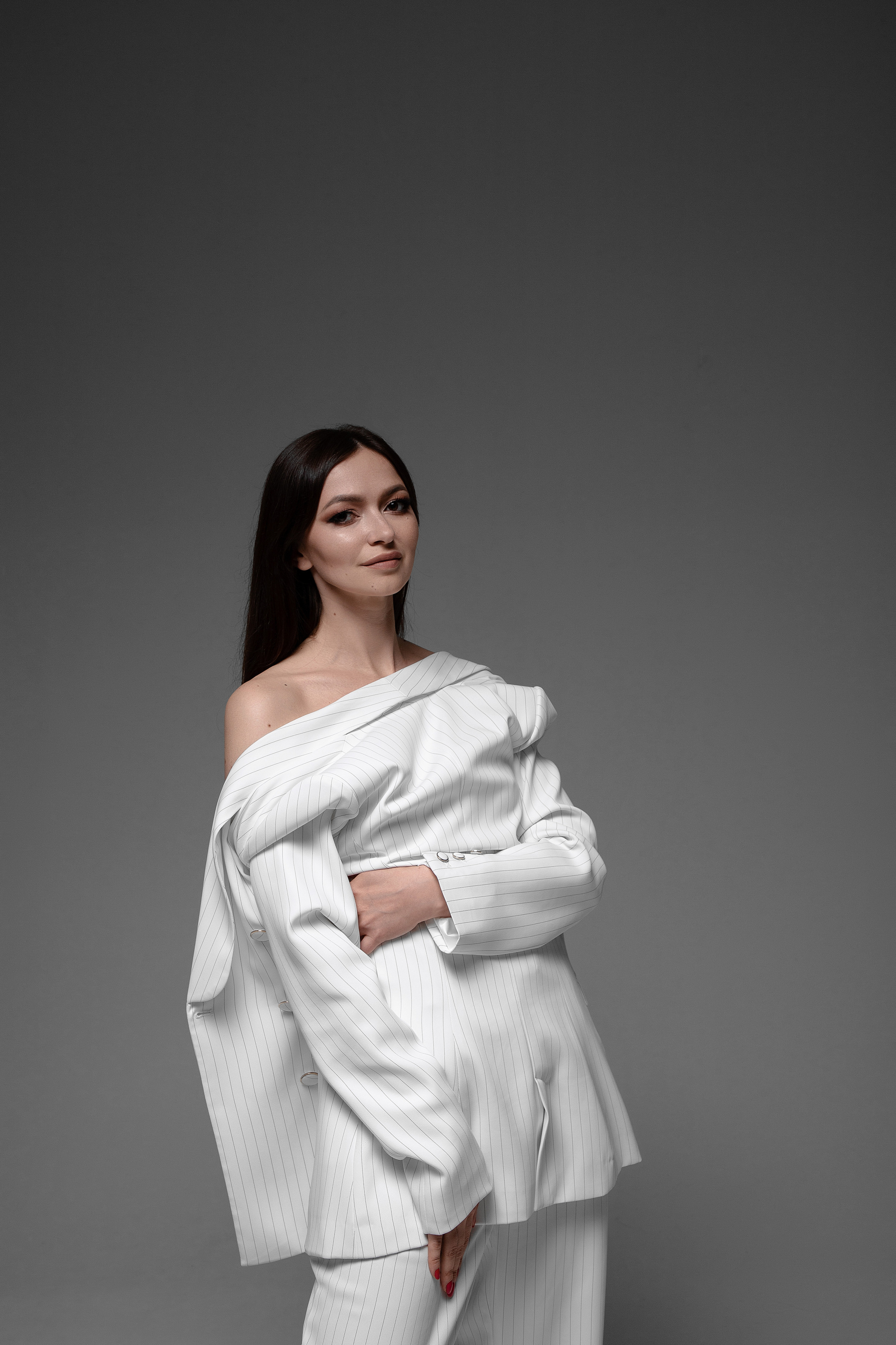 Студийная фотосессия девушки на циклораме. Фотограф Денис Лесковский (Тюмень)