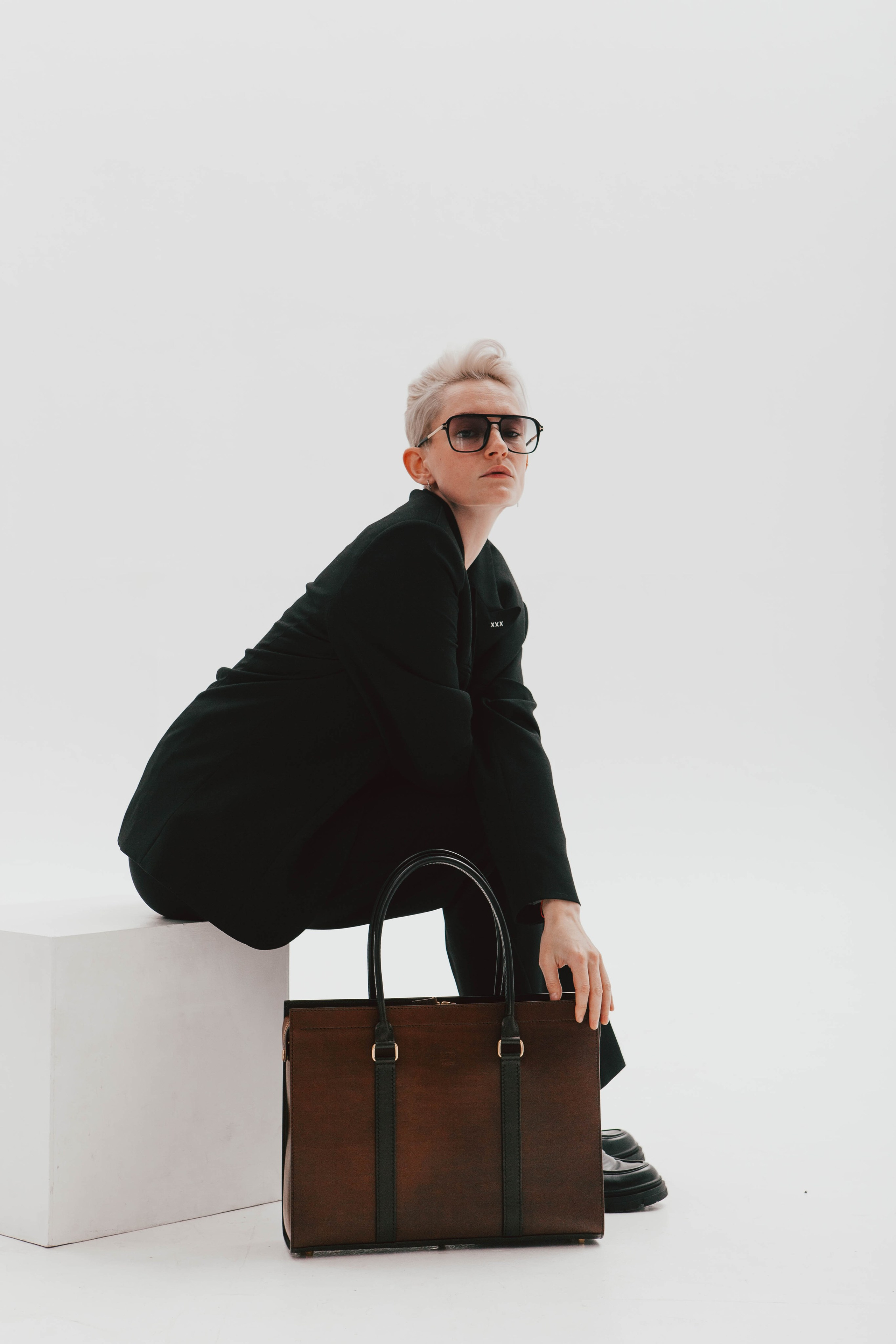 Анна Гречаная и изделие Дана Настаса 💼. Фотограф Ольга Крукле